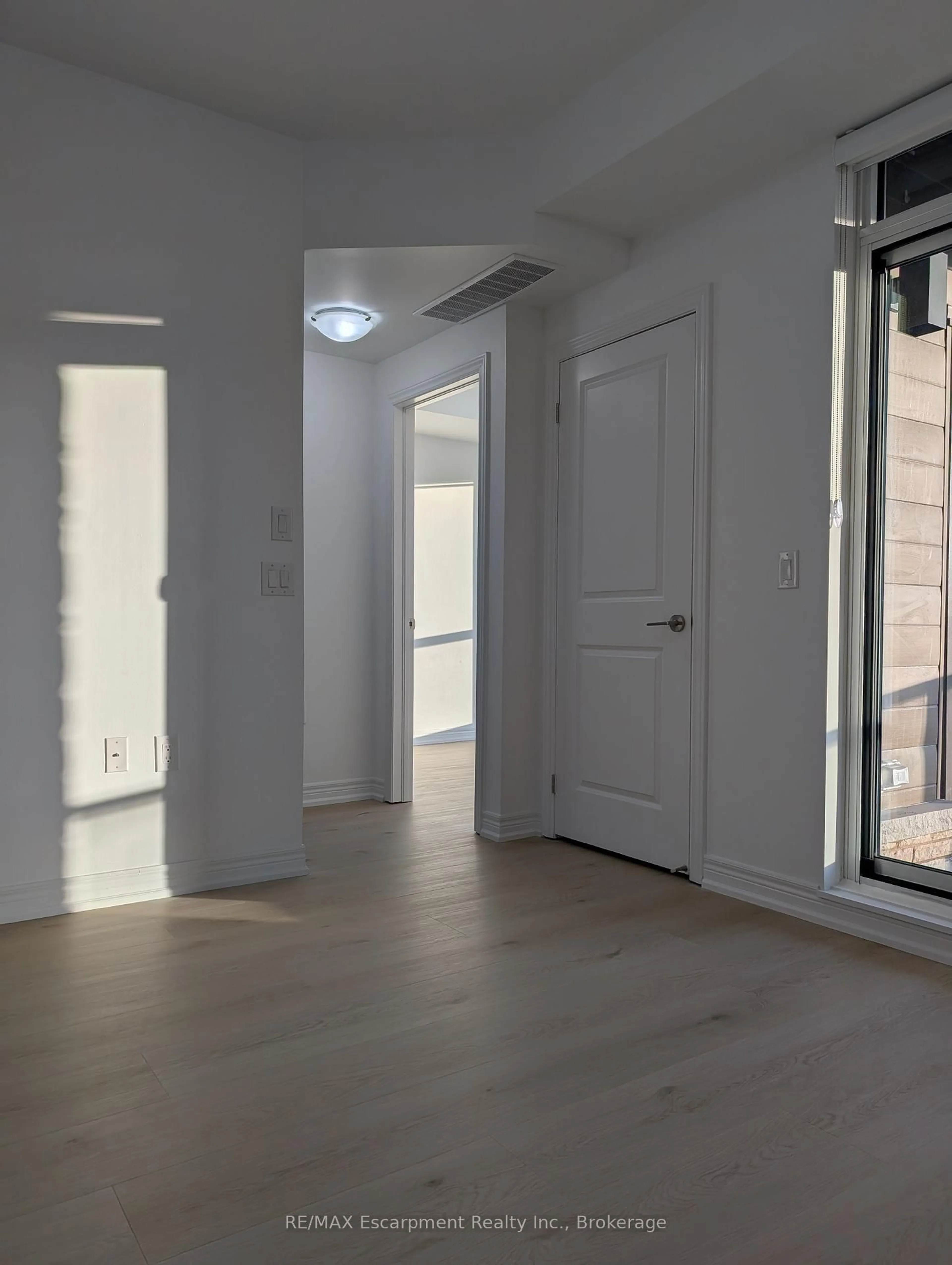 Unknown for 2393 Bronte Rd #205, Oakville Ontario L6M 1P4