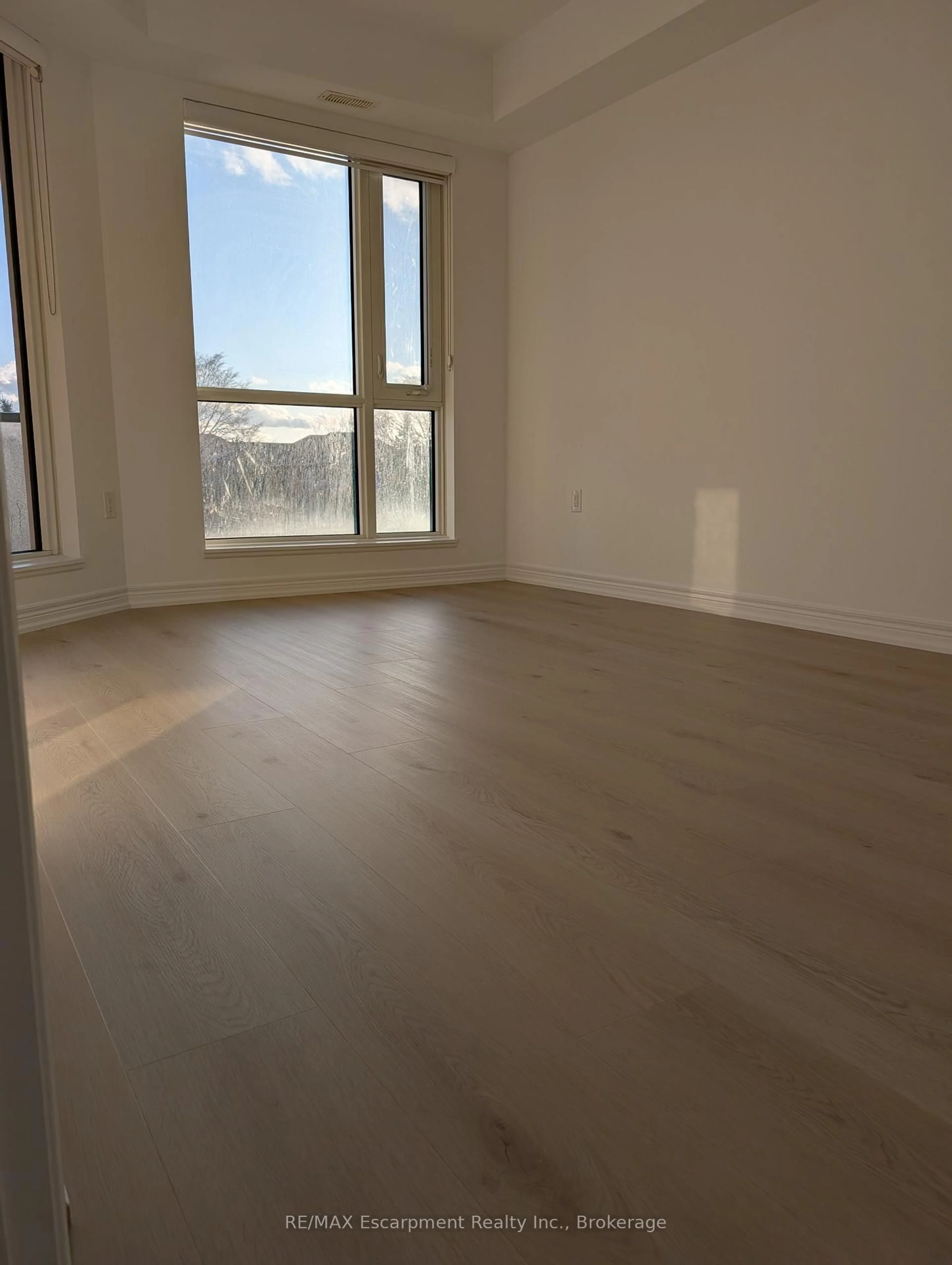 A pic of a room for 2393 Bronte Rd #205, Oakville Ontario L6M 1P4