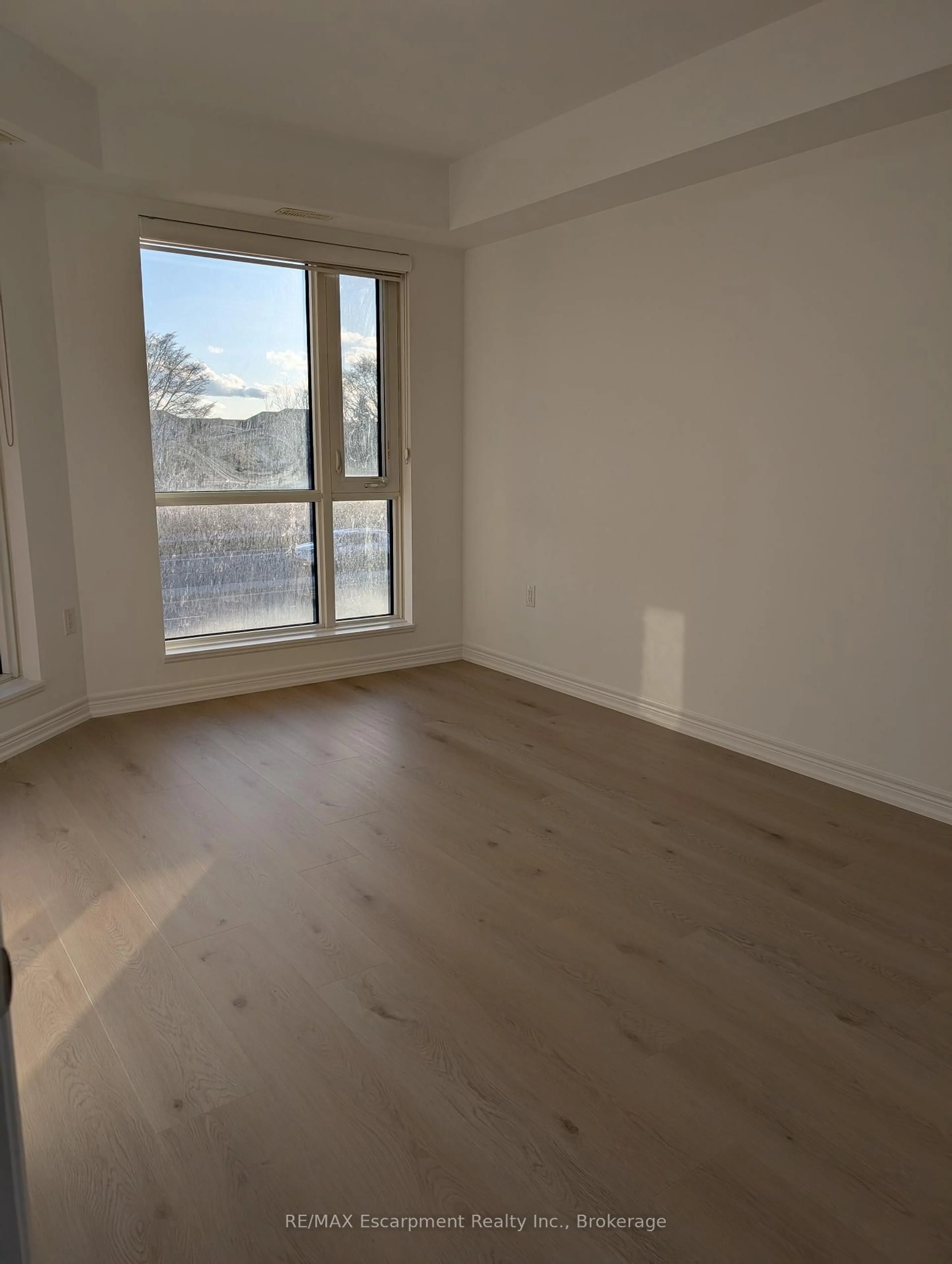 A pic of a room for 2393 Bronte Rd #205, Oakville Ontario L6M 1P4