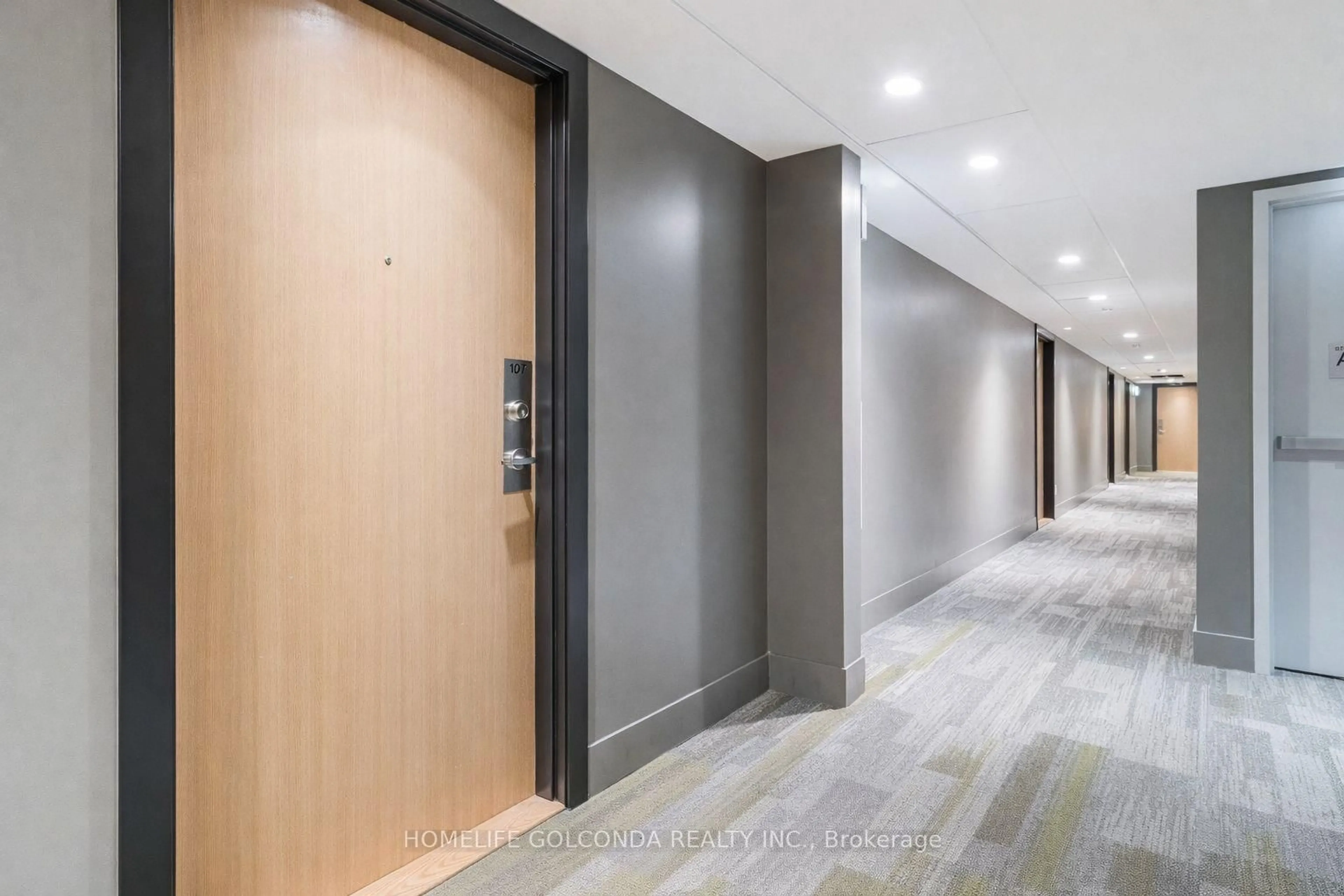 Indoor foyer for 117 Ford St #107, Toronto Ontario M6N 3A2