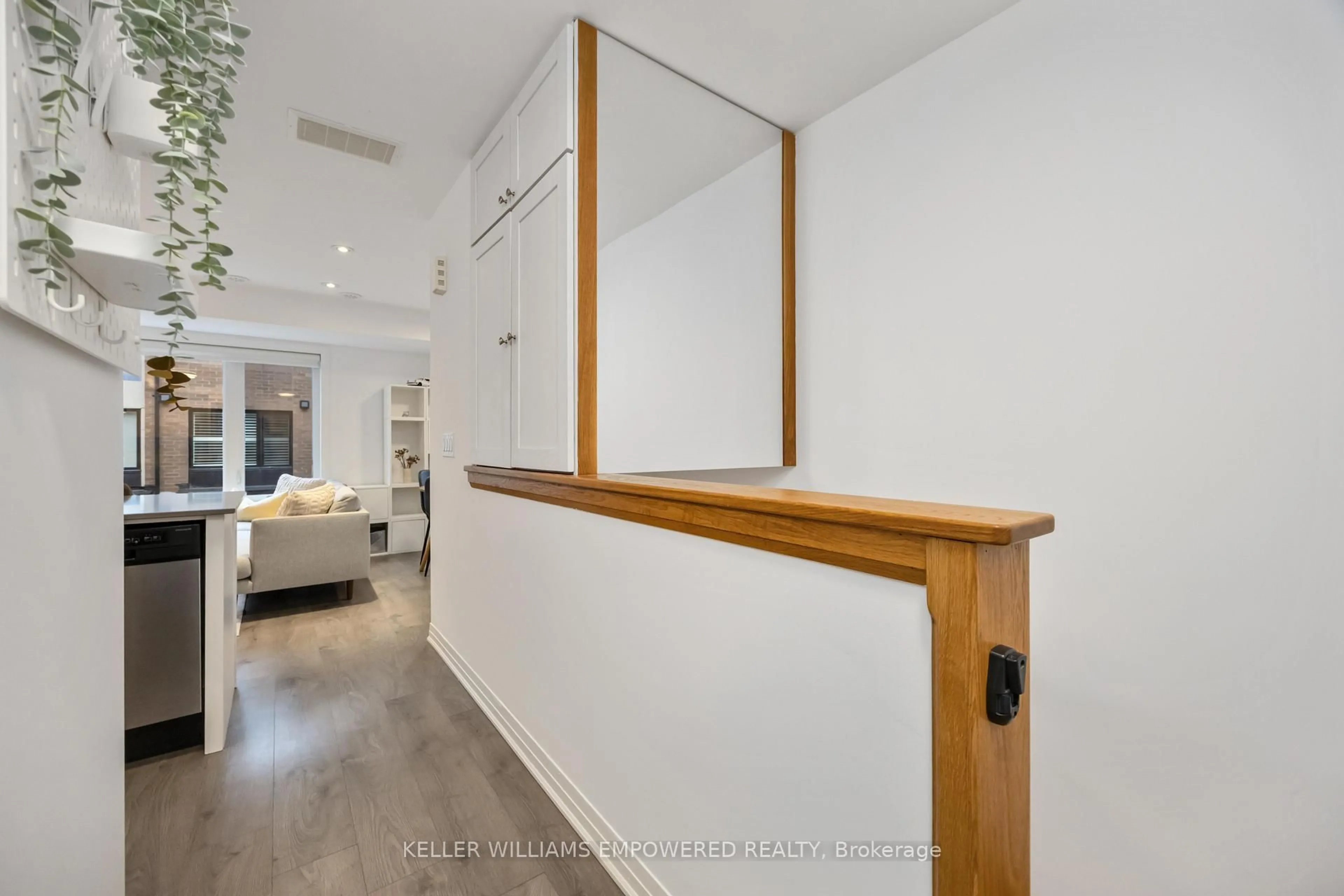 Indoor foyer for 142 William Duncan Rd #7, Toronto Ontario M3K 0C1