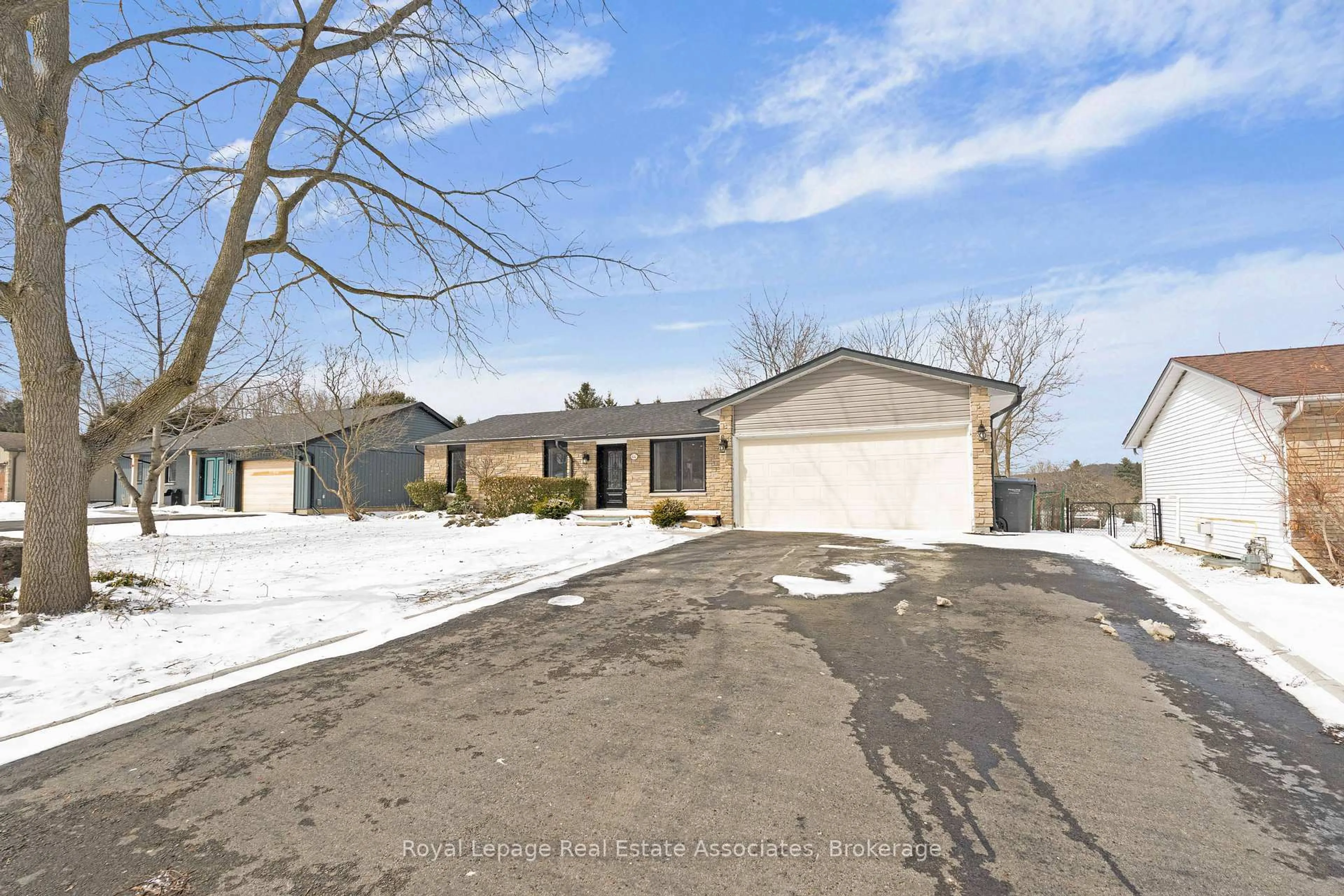 A pic from outside/outdoor area/front of a property/back of a property/a pic from drone, street for 44 McClellan Rd, Caledon Ontario L7K 0C8