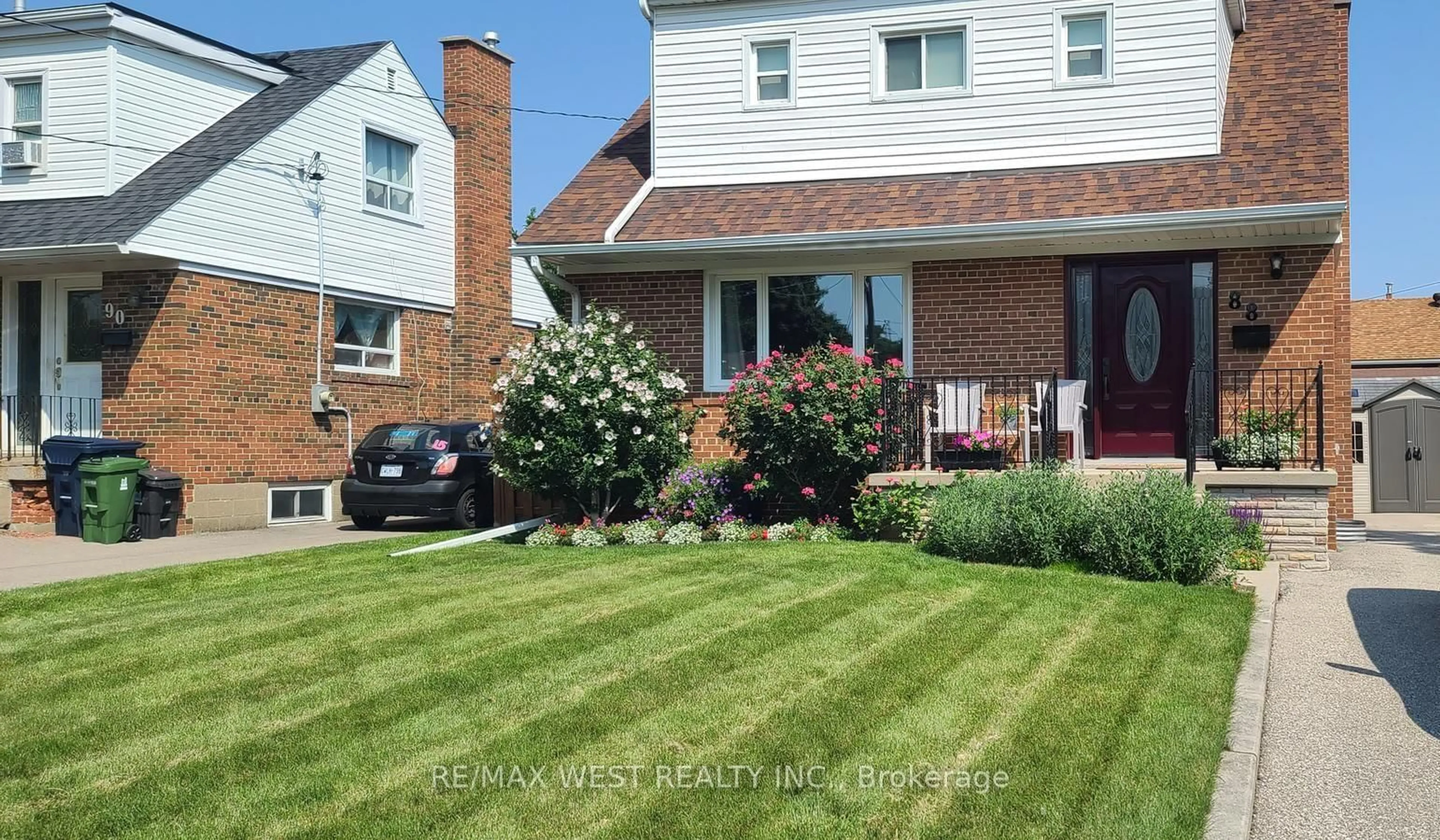 A pic from outside/outdoor area/front of a property/back of a property/a pic from drone, street for 88 Redwater Dr, Toronto Ontario M9W 1Z9