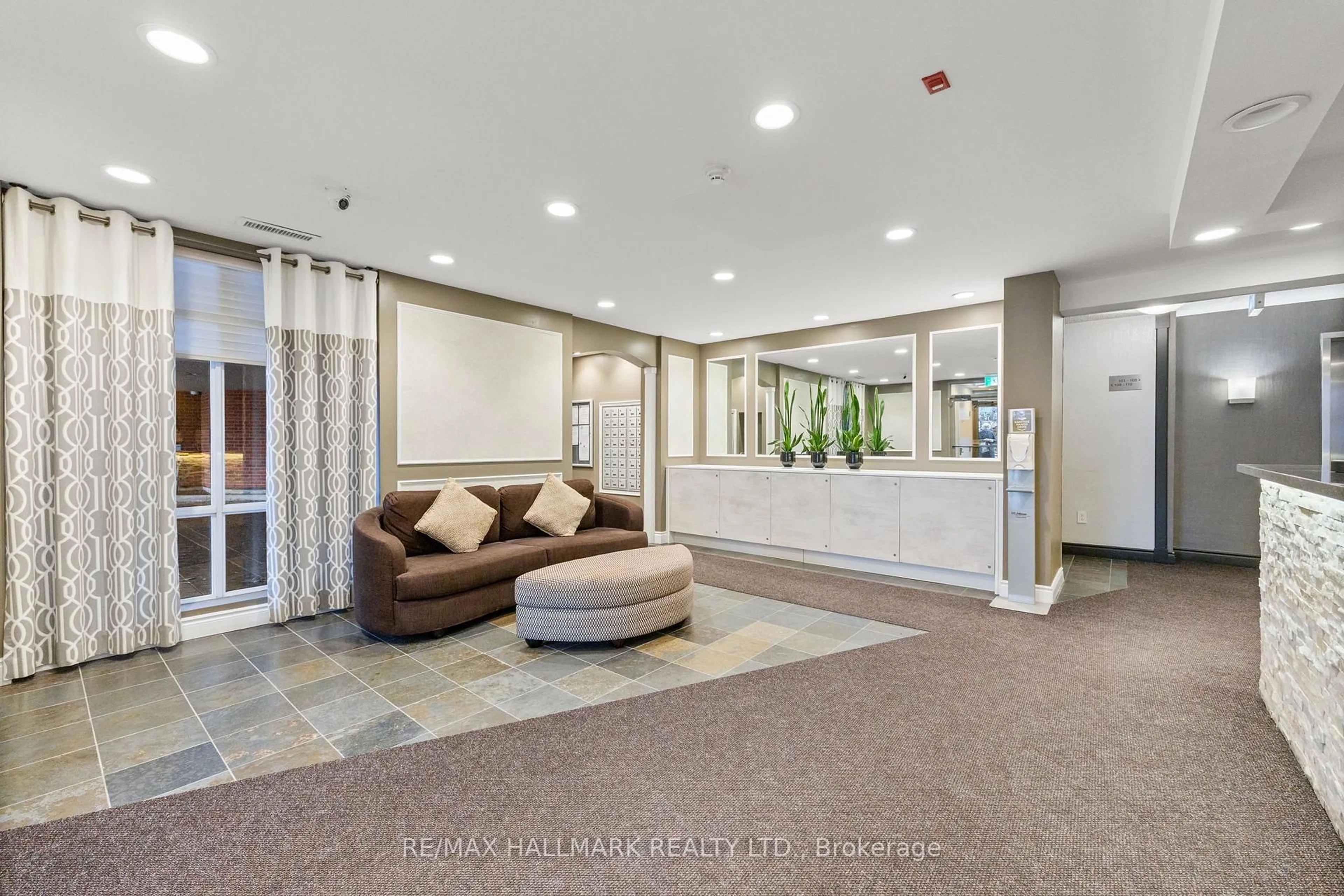 Lobby for 2495 Dundas St #519, Toronto Ontario M6P 1X4