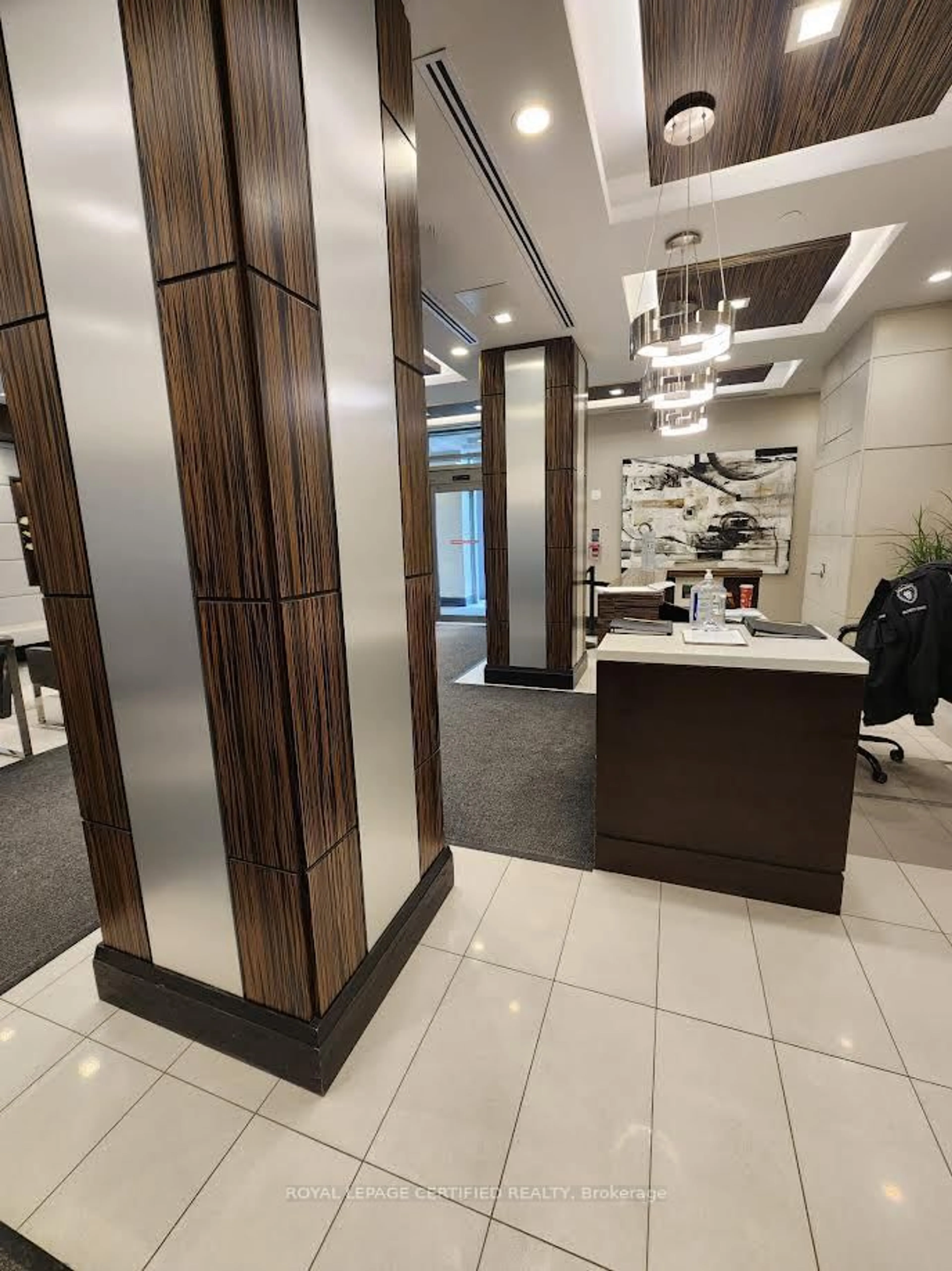 Indoor foyer for 349 Rathburn Rd #1703, Mississauga Ontario L5B 0C9