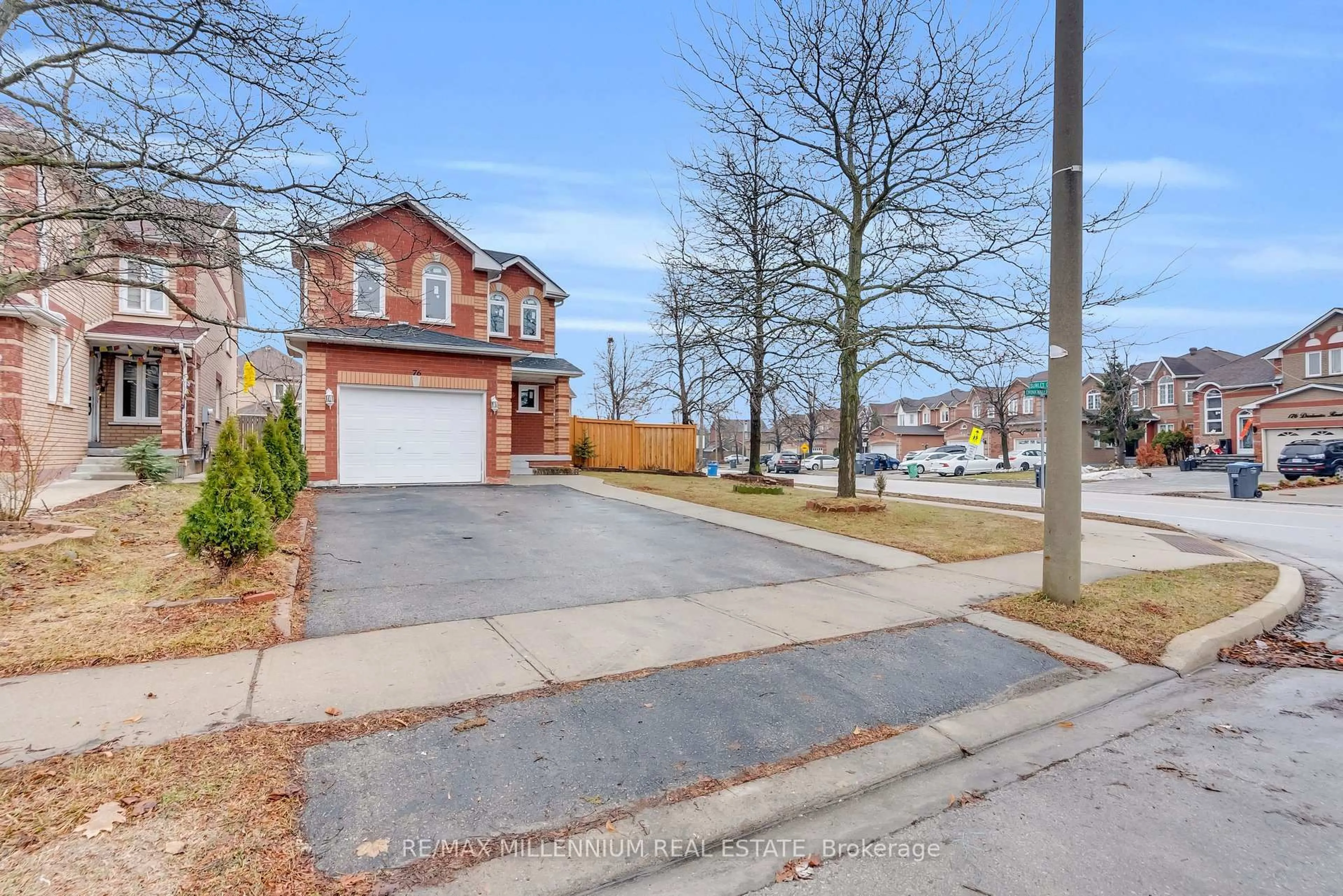 Home with brick exterior material, street for 76 Sunley Cres, Brampton Ontario L6Y 5B7