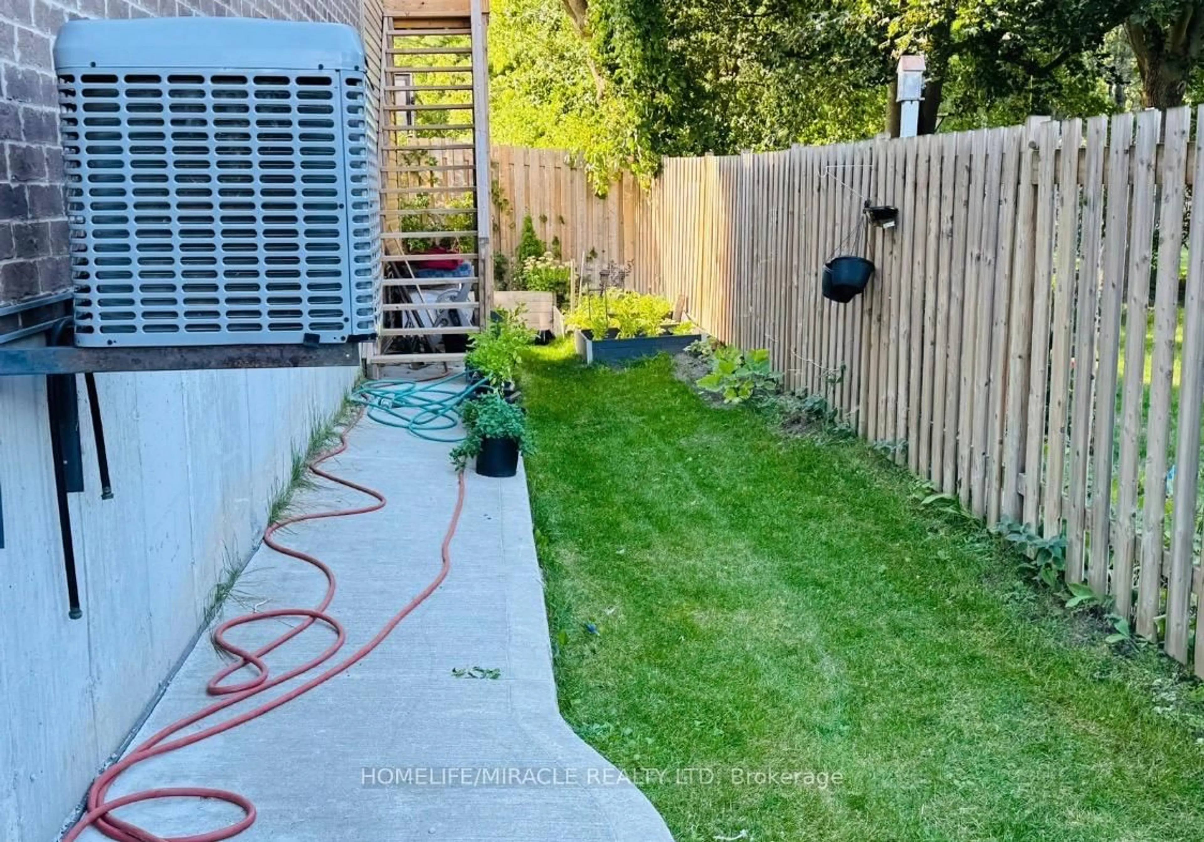 A pic from outside/outdoor area/front of a property/back of a property/a pic from drone, street for 1 Chisholm St #H, Orangeville Ontario L9W 6Y6