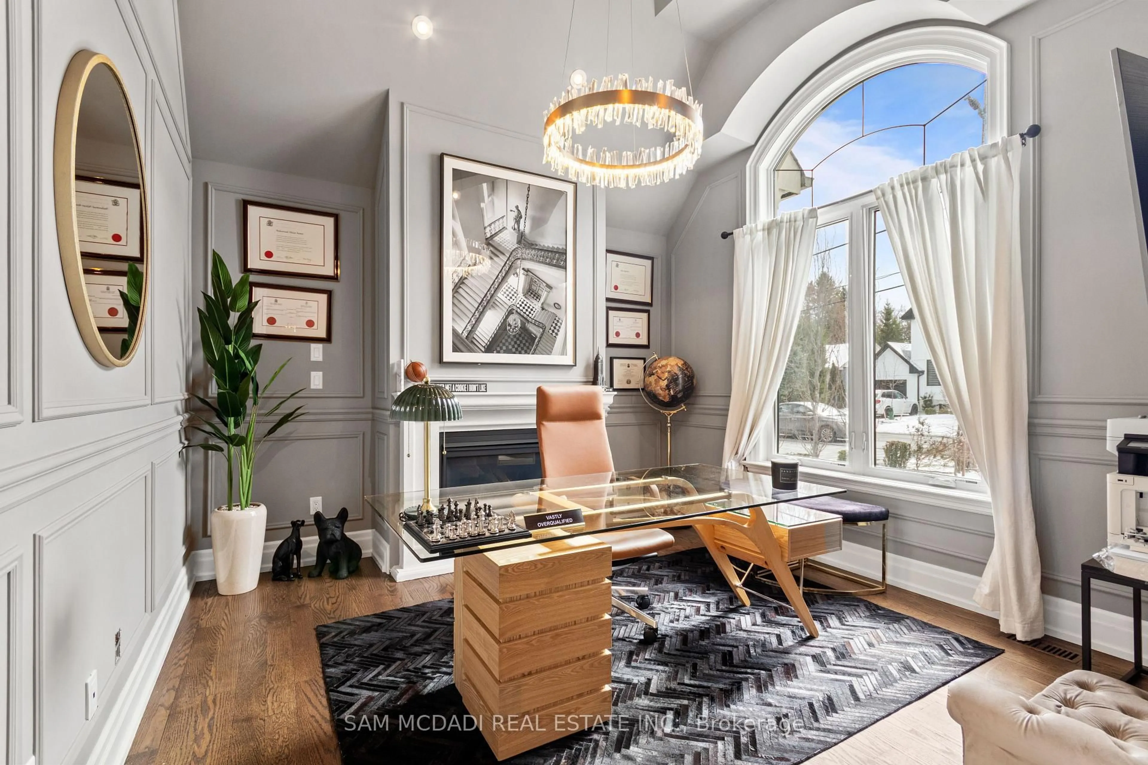 Living room with furniture, unknown for 1285 Minnewaska Tr, Mississauga Ontario L5G 3S6