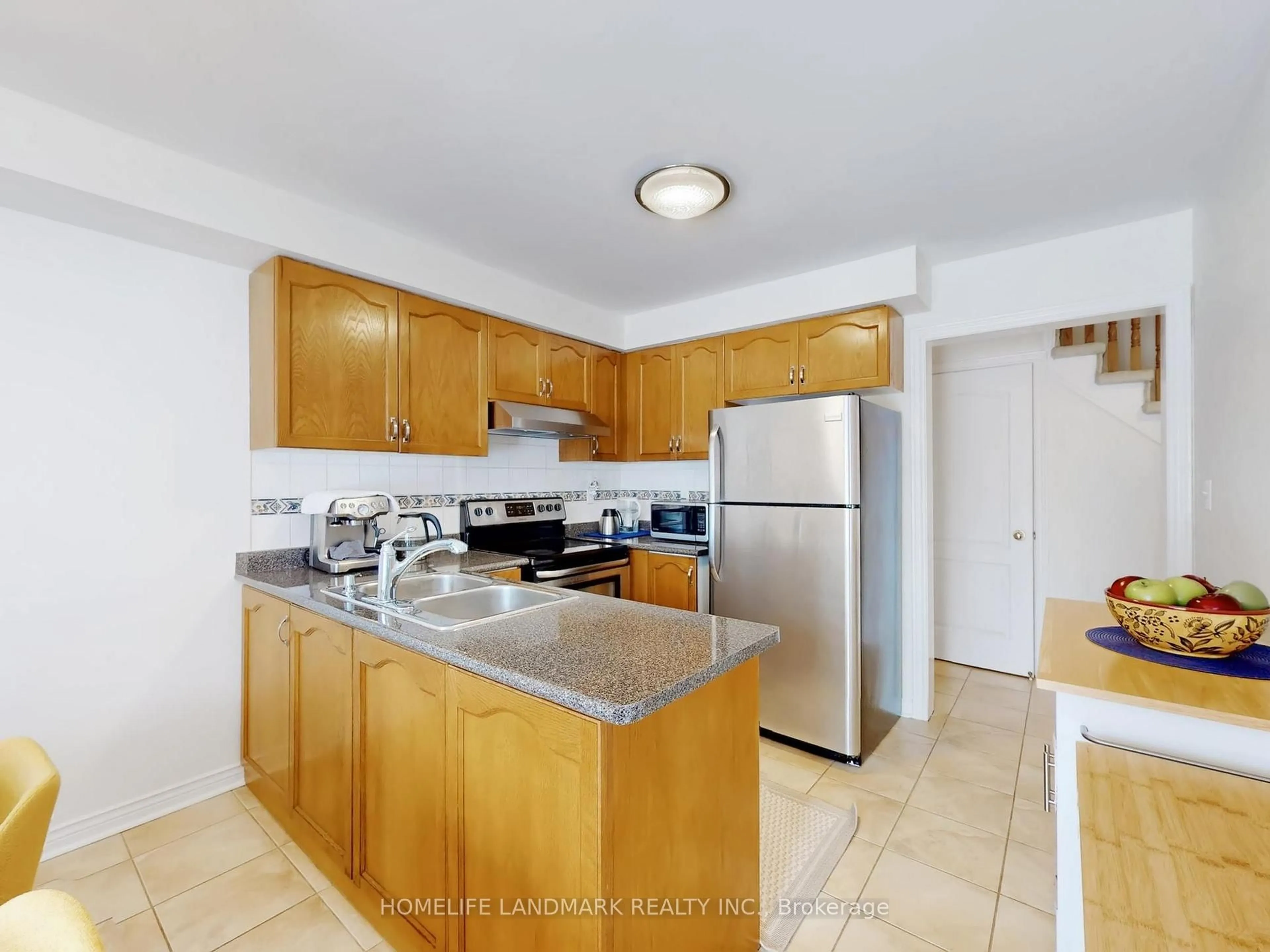 Standard kitchen, unknown for 156 Pressed Brick Dr, Brampton Ontario L6V 4K6