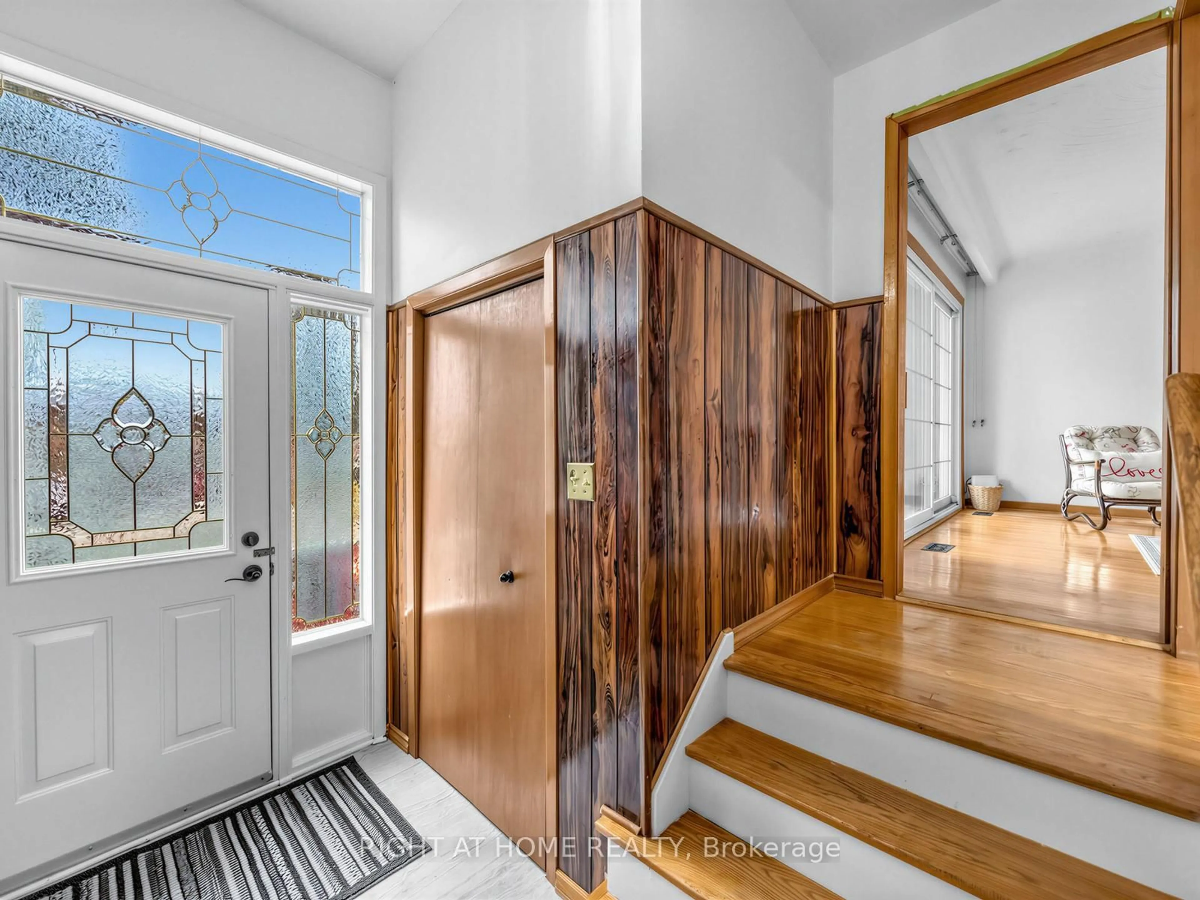 Indoor entryway for 3209 Lednier Terr, Mississauga Ontario L4Y 3Z7