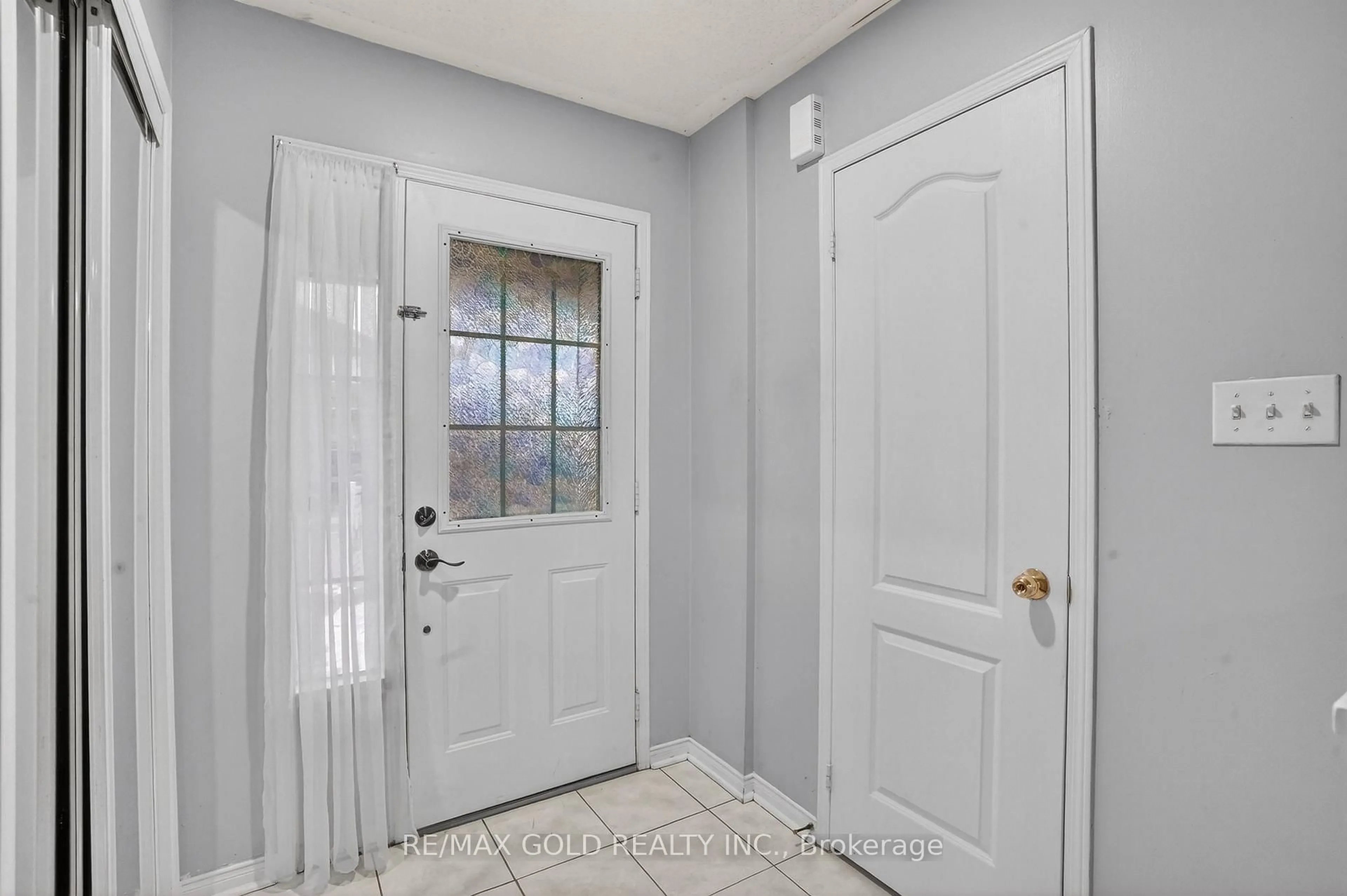 Indoor entryway for 25 Spencer Dr, Brampton Ontario L7A 2A2