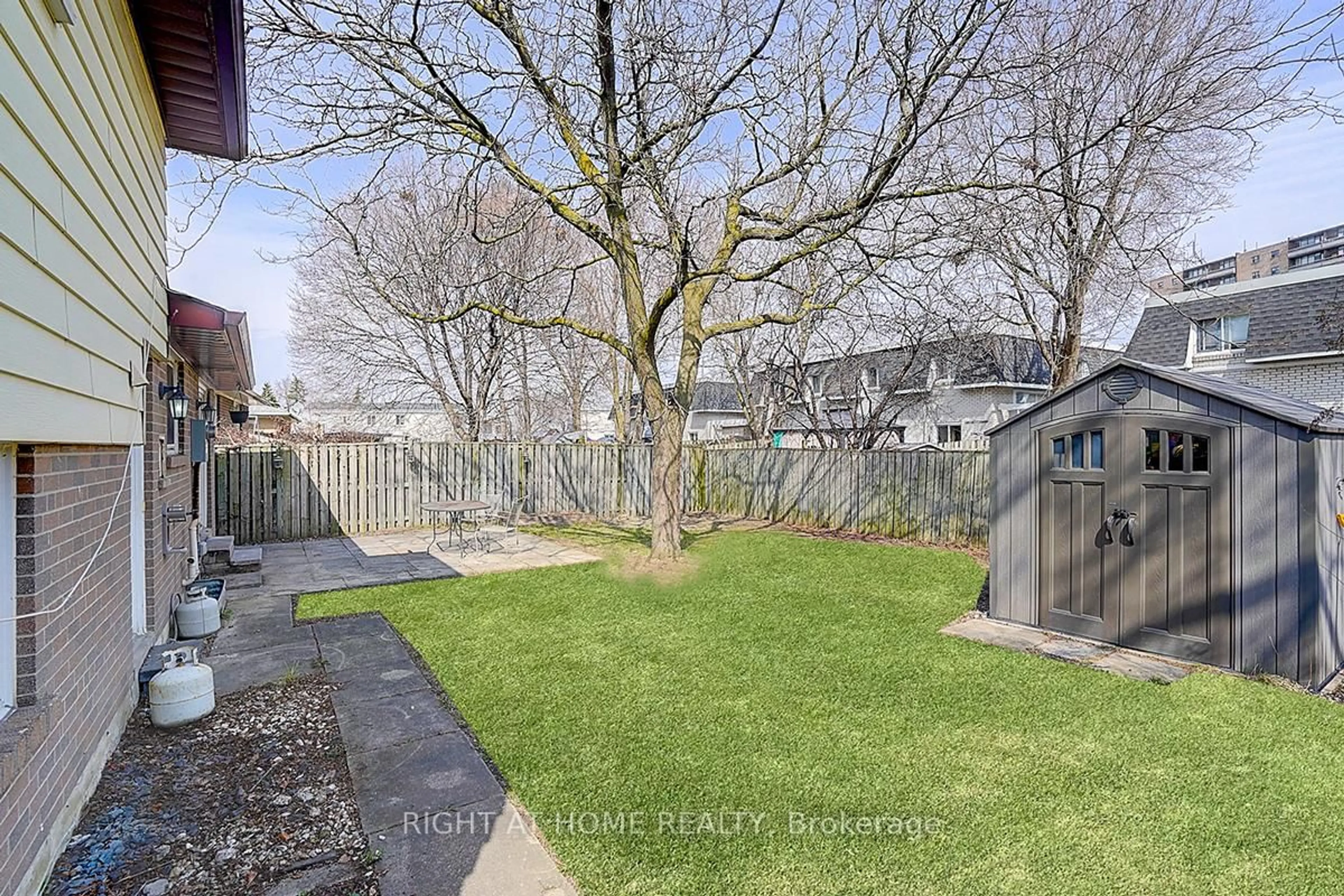 A pic from outside/outdoor area/front of a property/back of a property/a pic from drone, street for 11 Tullamore Rd, Brampton Ontario L6W 1J6
