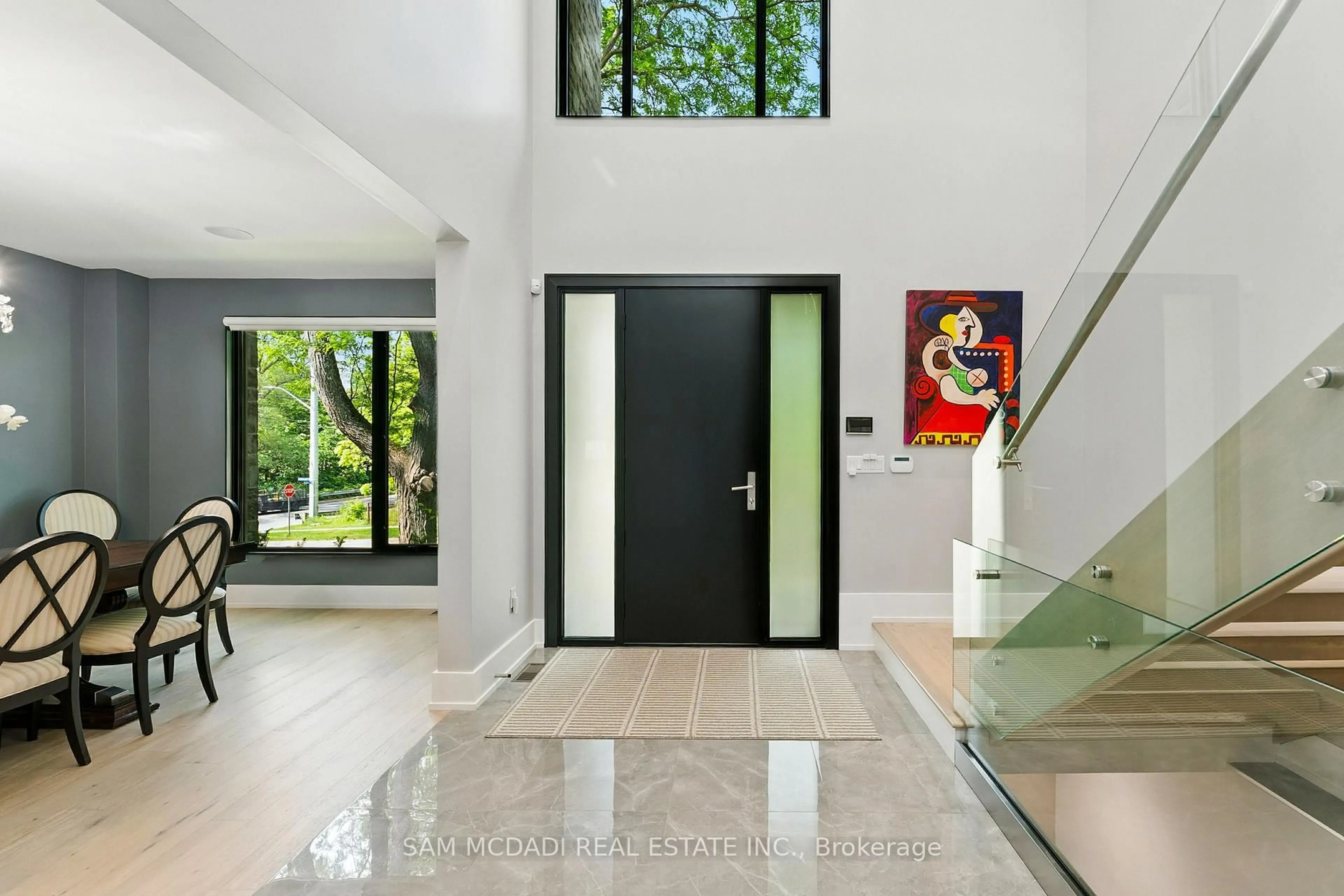 Indoor entryway for 1112 Caldwell Ave, Mississauga Ontario L5H 1Z4