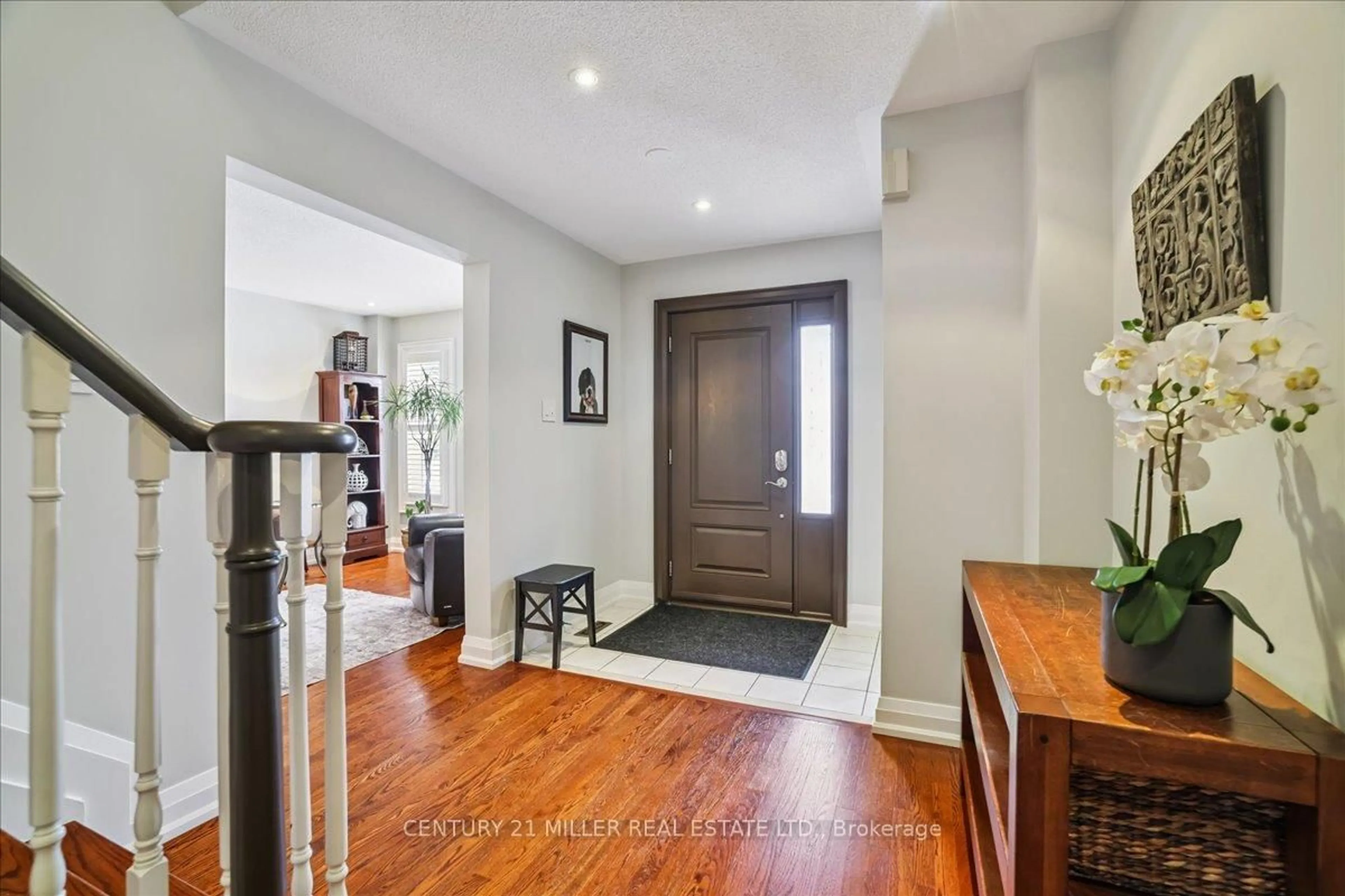 Indoor entryway for 2356 Mowat Ave, Oakville Ontario L6H 5X3