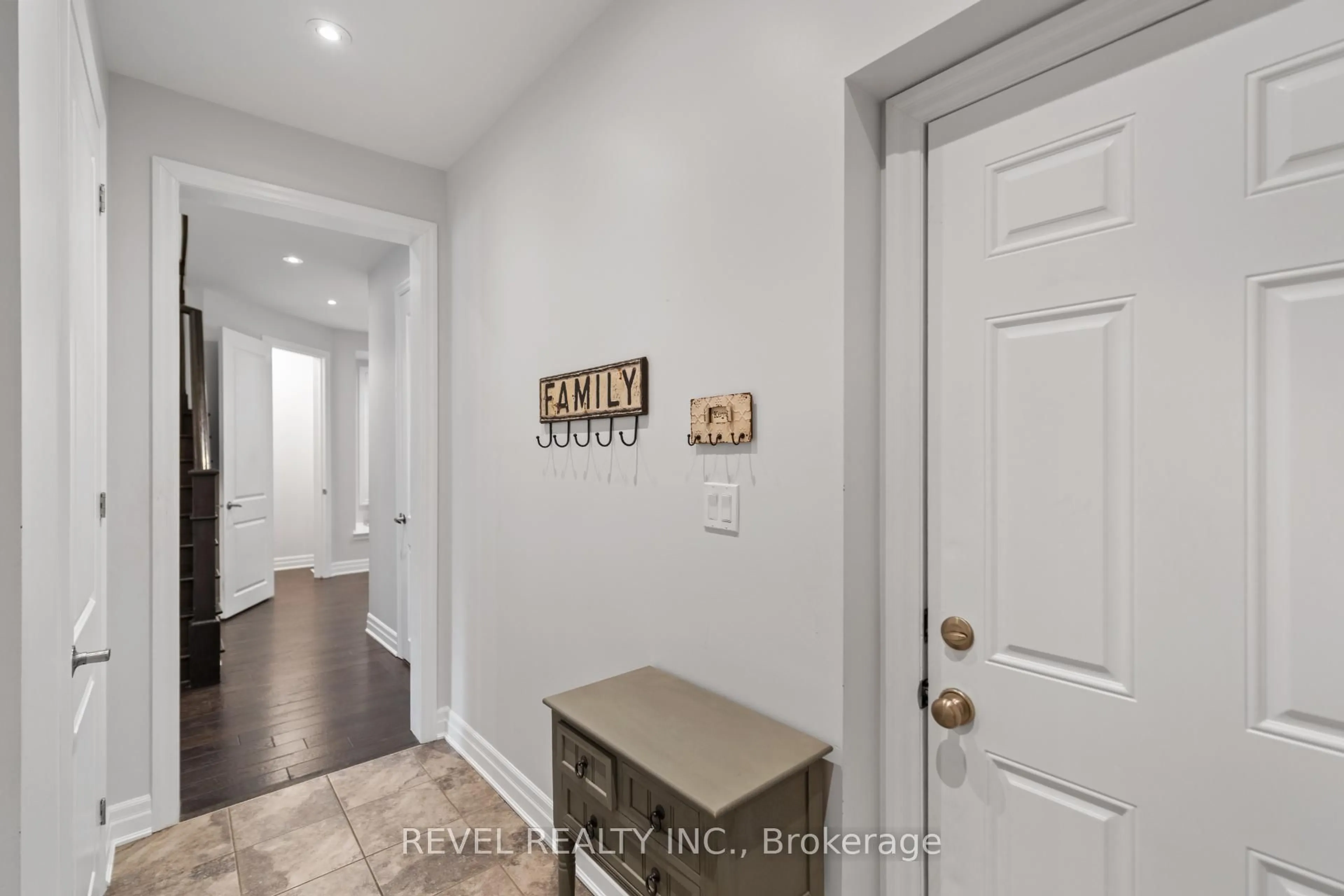 Indoor entryway for 1550 Tough Gate, Milton Ontario L9T 8Y7