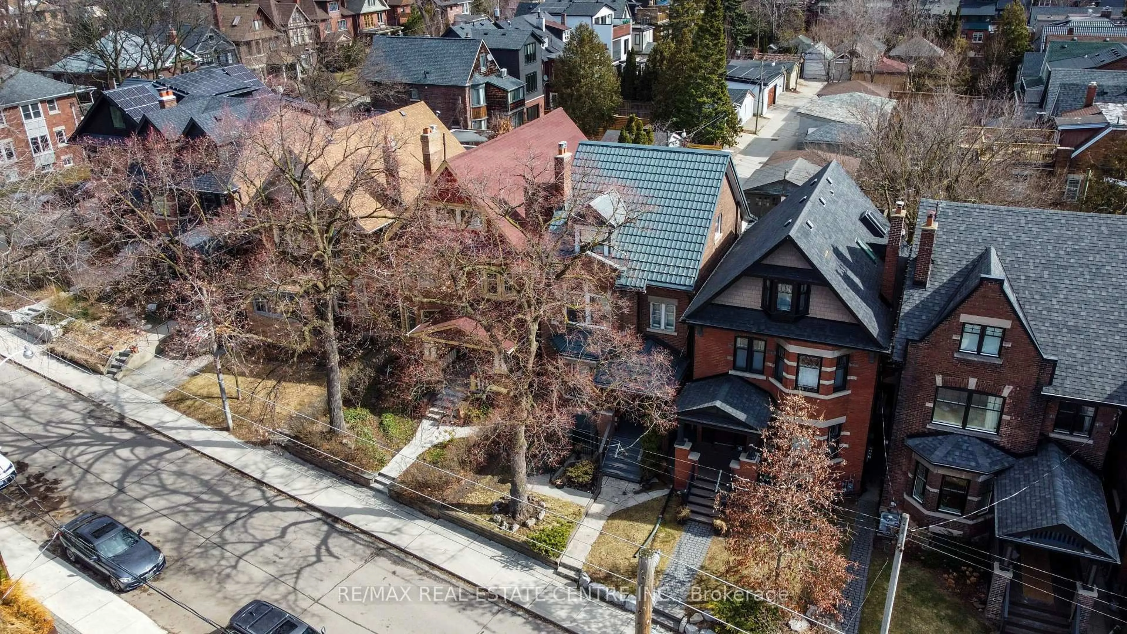 A pic from outside/outdoor area/front of a property/back of a property/a pic from drone, street for 213 Indian Rd, Toronto Ontario M6R 2W7