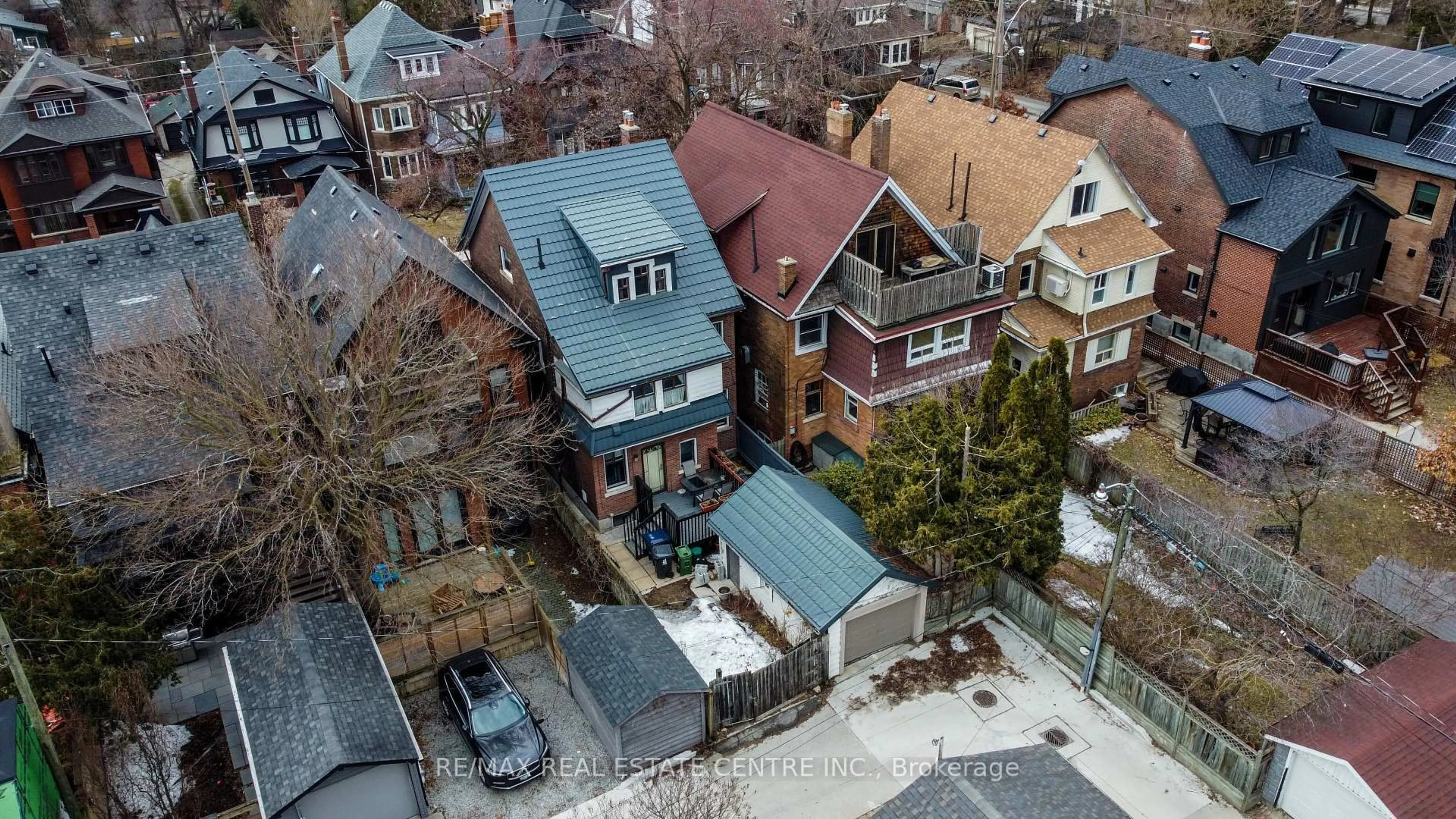 A pic from outside/outdoor area/front of a property/back of a property/a pic from drone, city buildings view from balcony for 213 Indian Rd, Toronto Ontario M6R 2W7