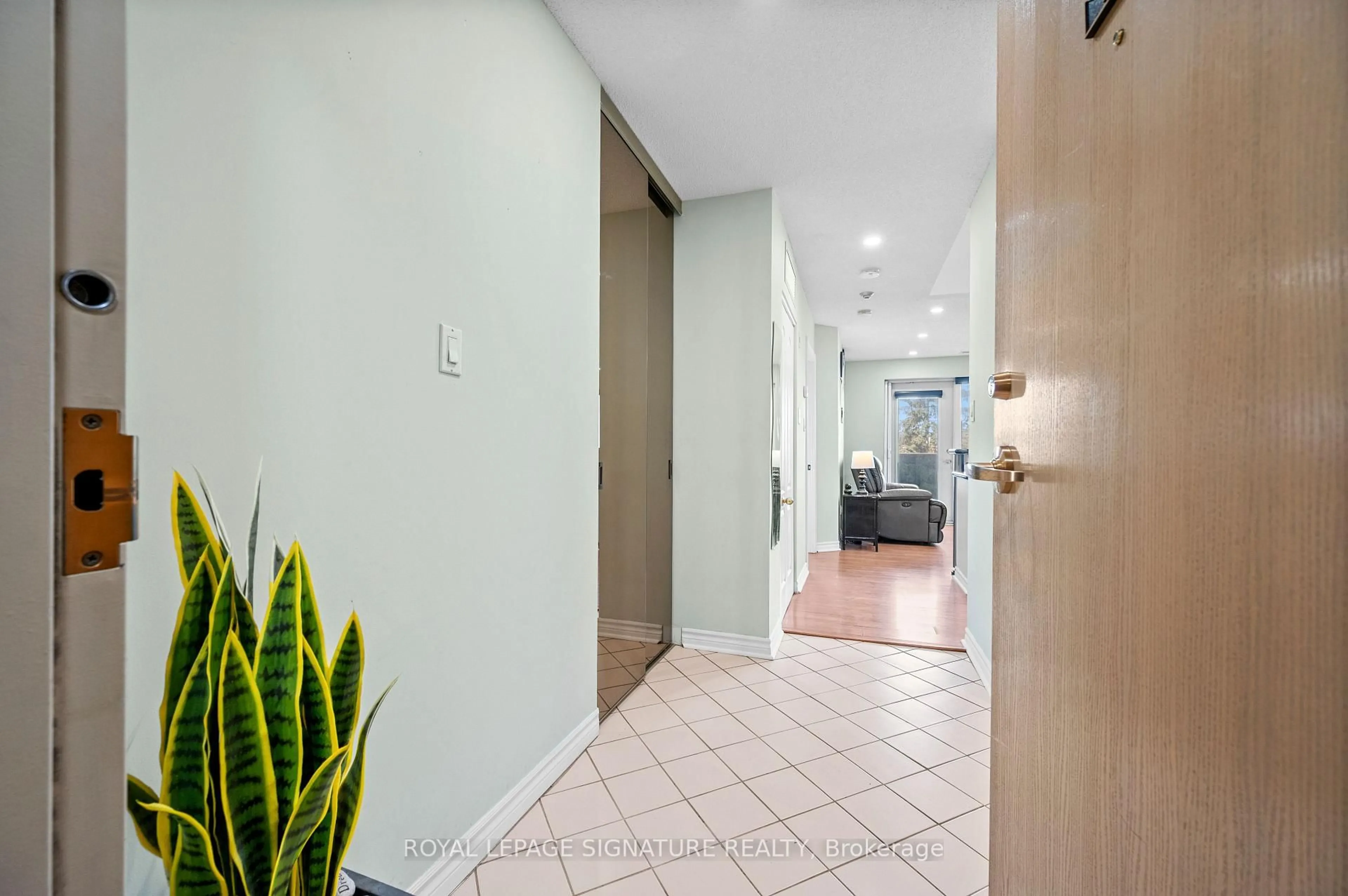 Indoor foyer for 3 Dayspring Circ #205, Brampton Ontario L6P 1B7