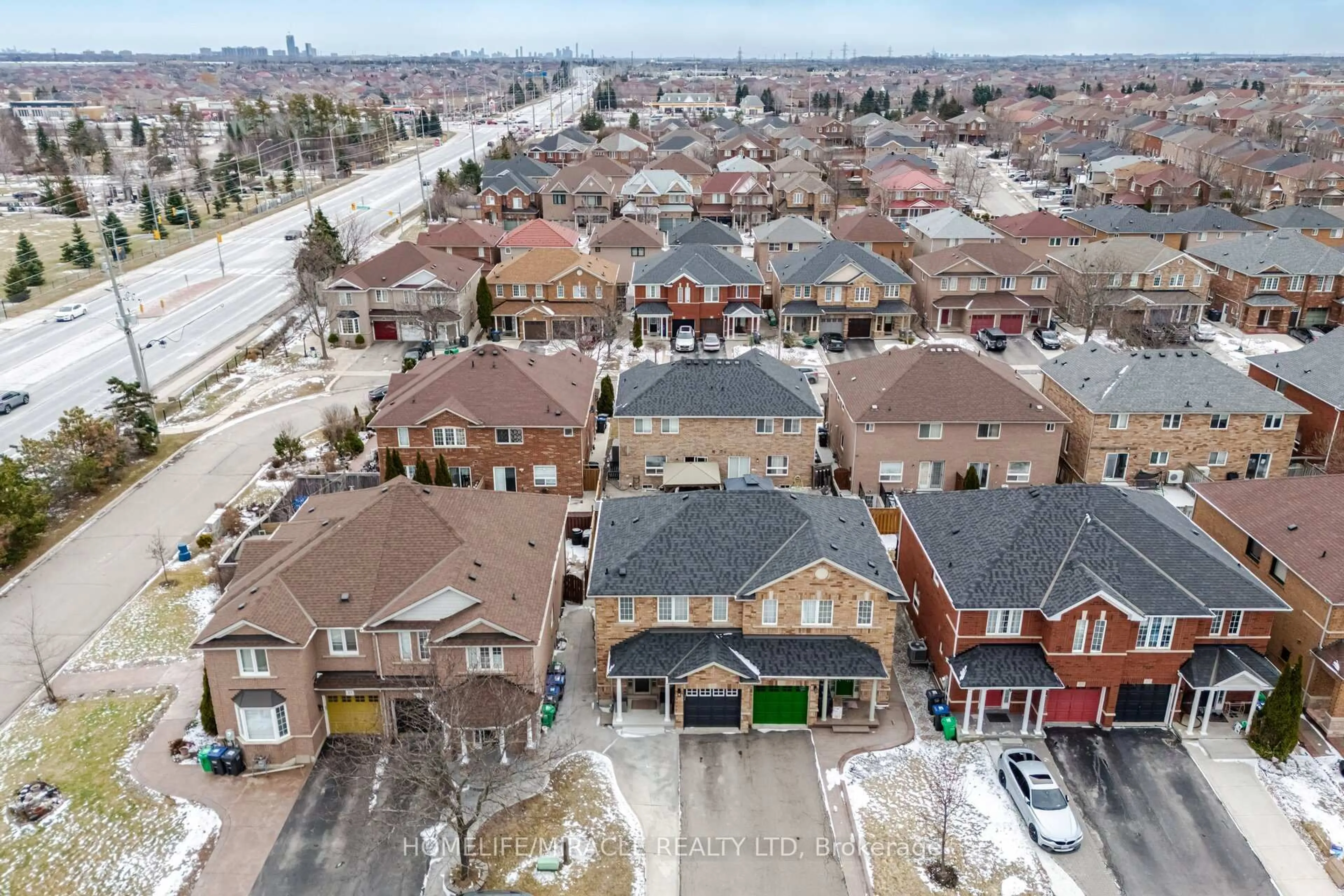 A pic from outside/outdoor area/front of a property/back of a property/a pic from drone, street for 41 Tanglemere Cres, Brampton Ontario L7A 1R8