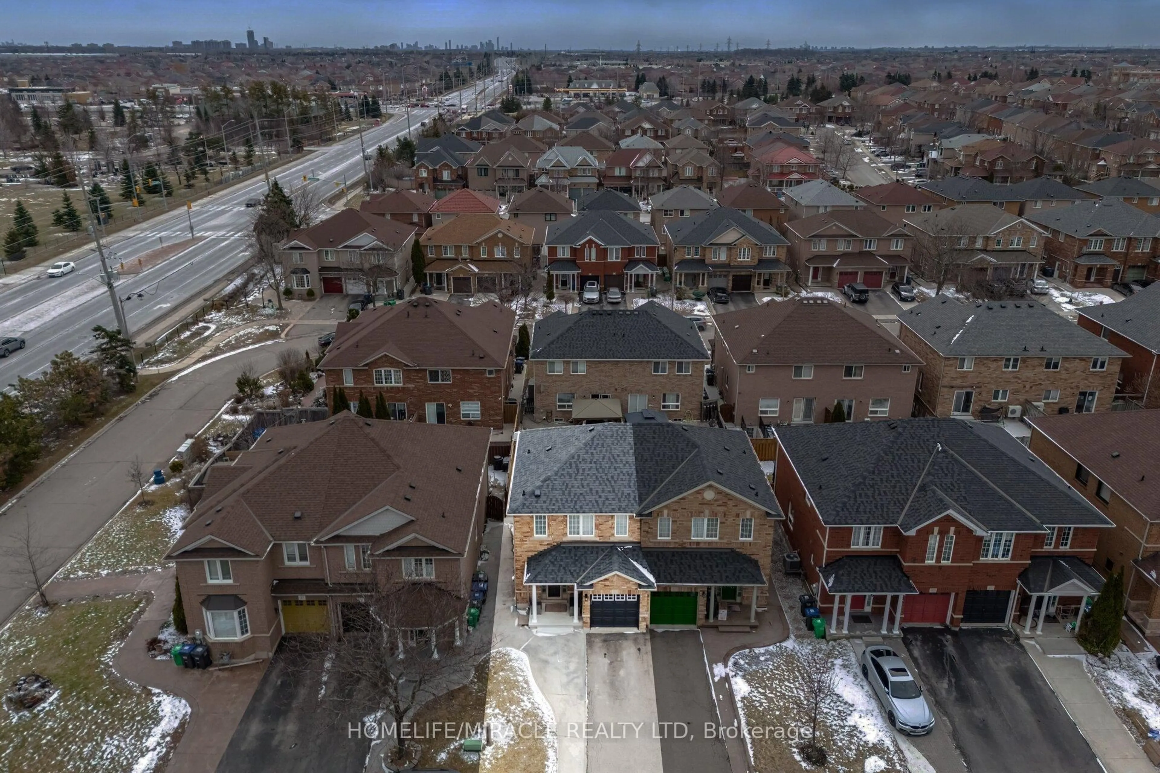 A pic from outside/outdoor area/front of a property/back of a property/a pic from drone, street for 41 Tanglemere Cres, Brampton Ontario L7A 1R8