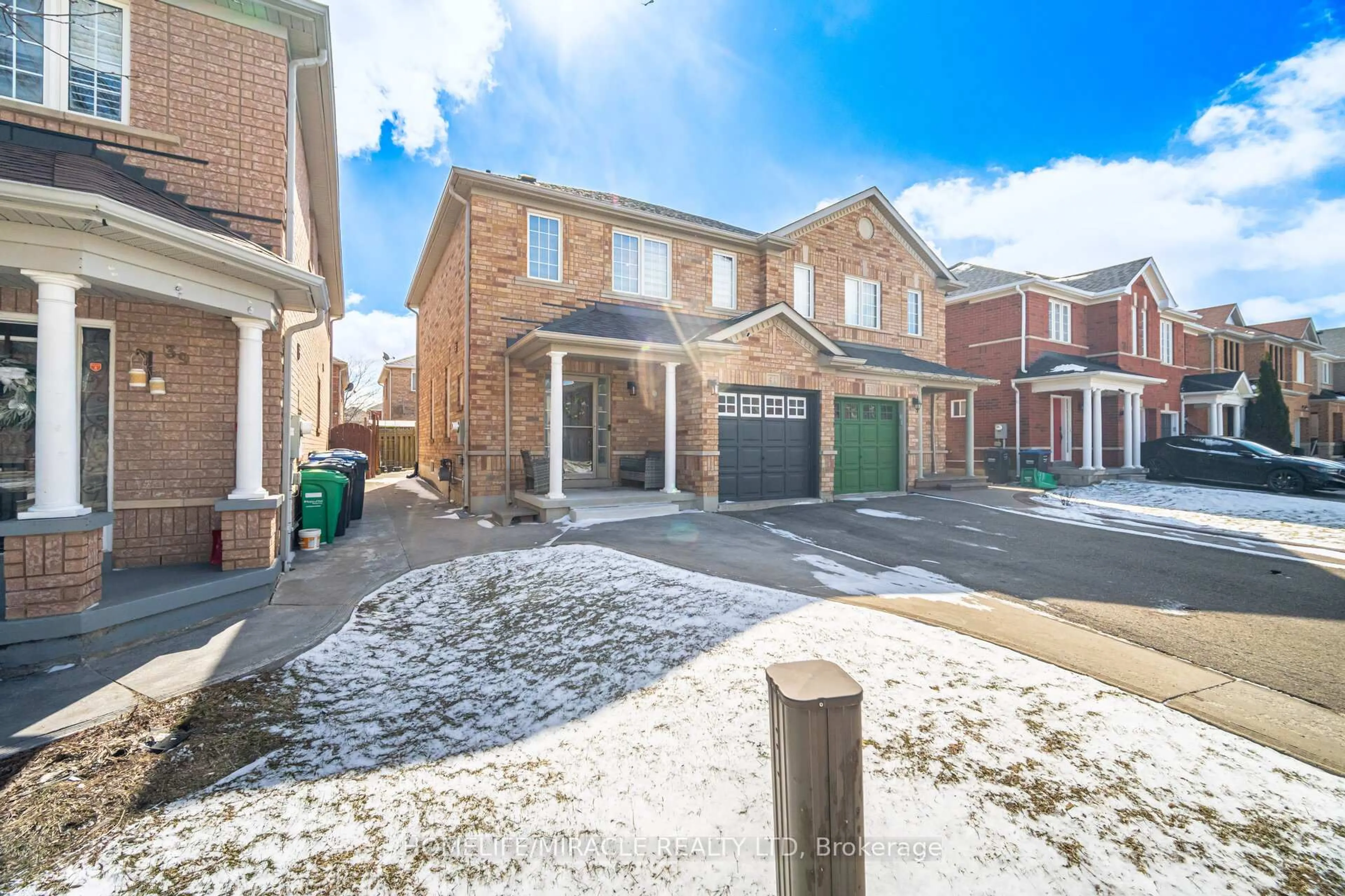 A pic from outside/outdoor area/front of a property/back of a property/a pic from drone, street for 41 Tanglemere Cres, Brampton Ontario L7A 1R8