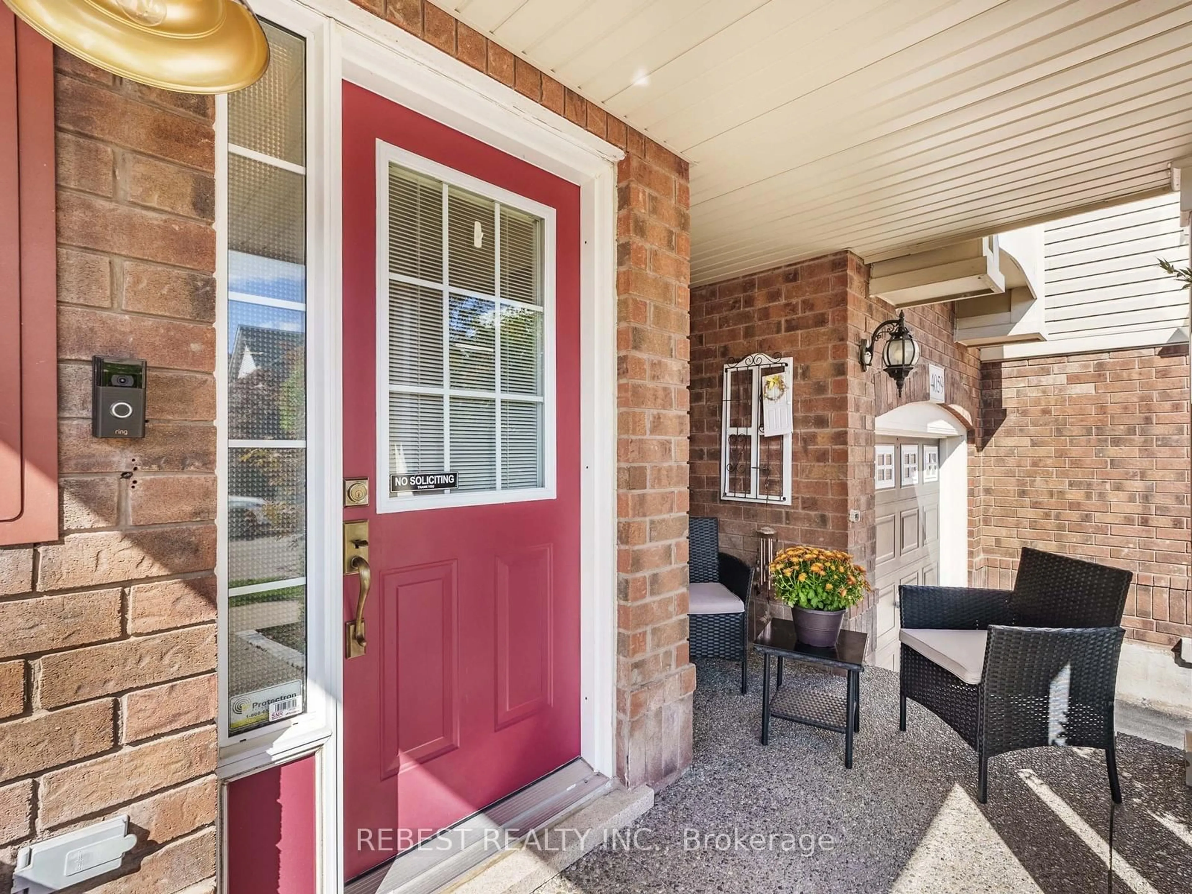 Indoor entryway for 4057 Donnic Dr, Burlington Ontario L7M 0A5