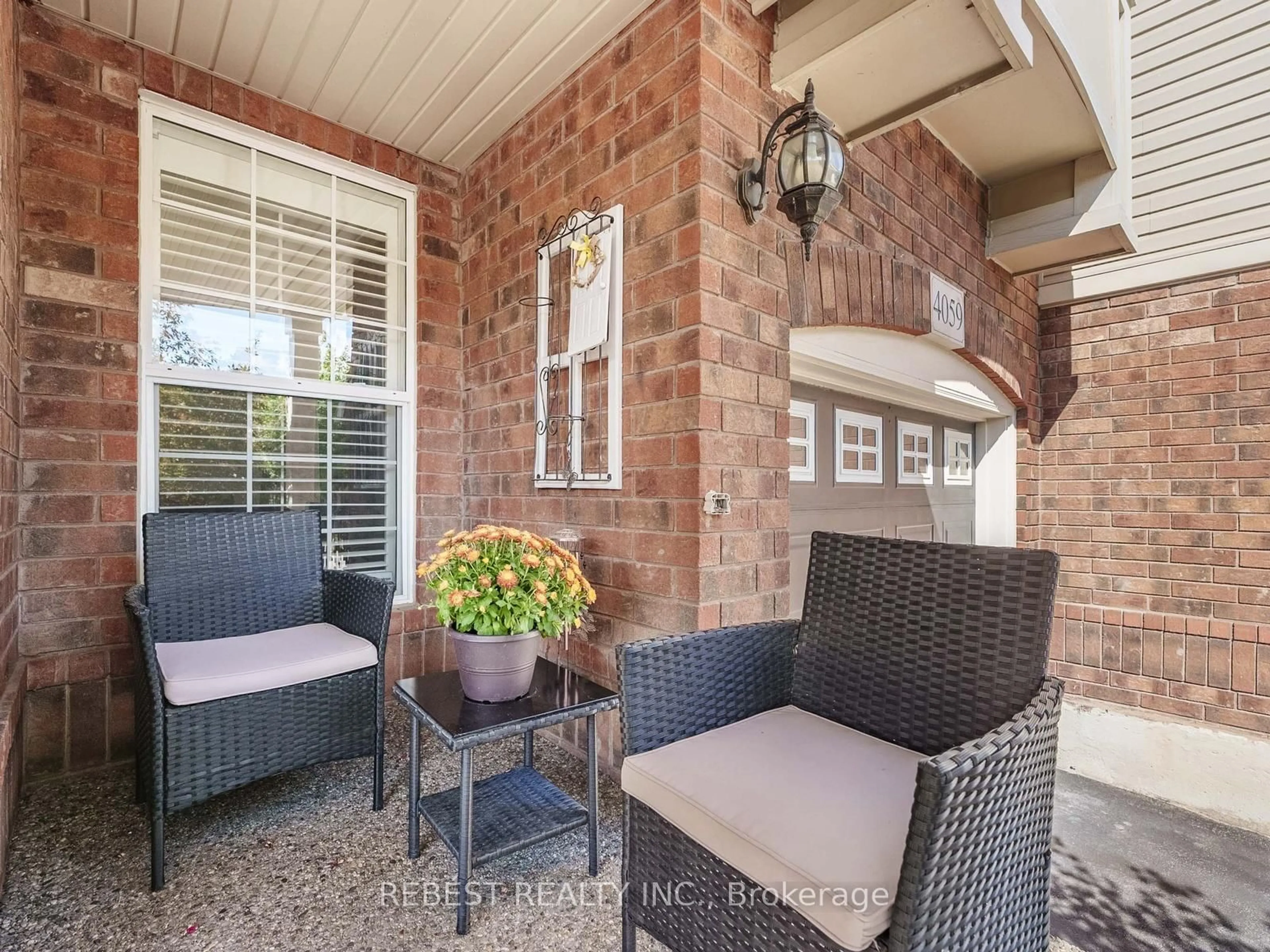 Home with brick exterior material, street for 4057 Donnic Dr, Burlington Ontario L7M 0A5