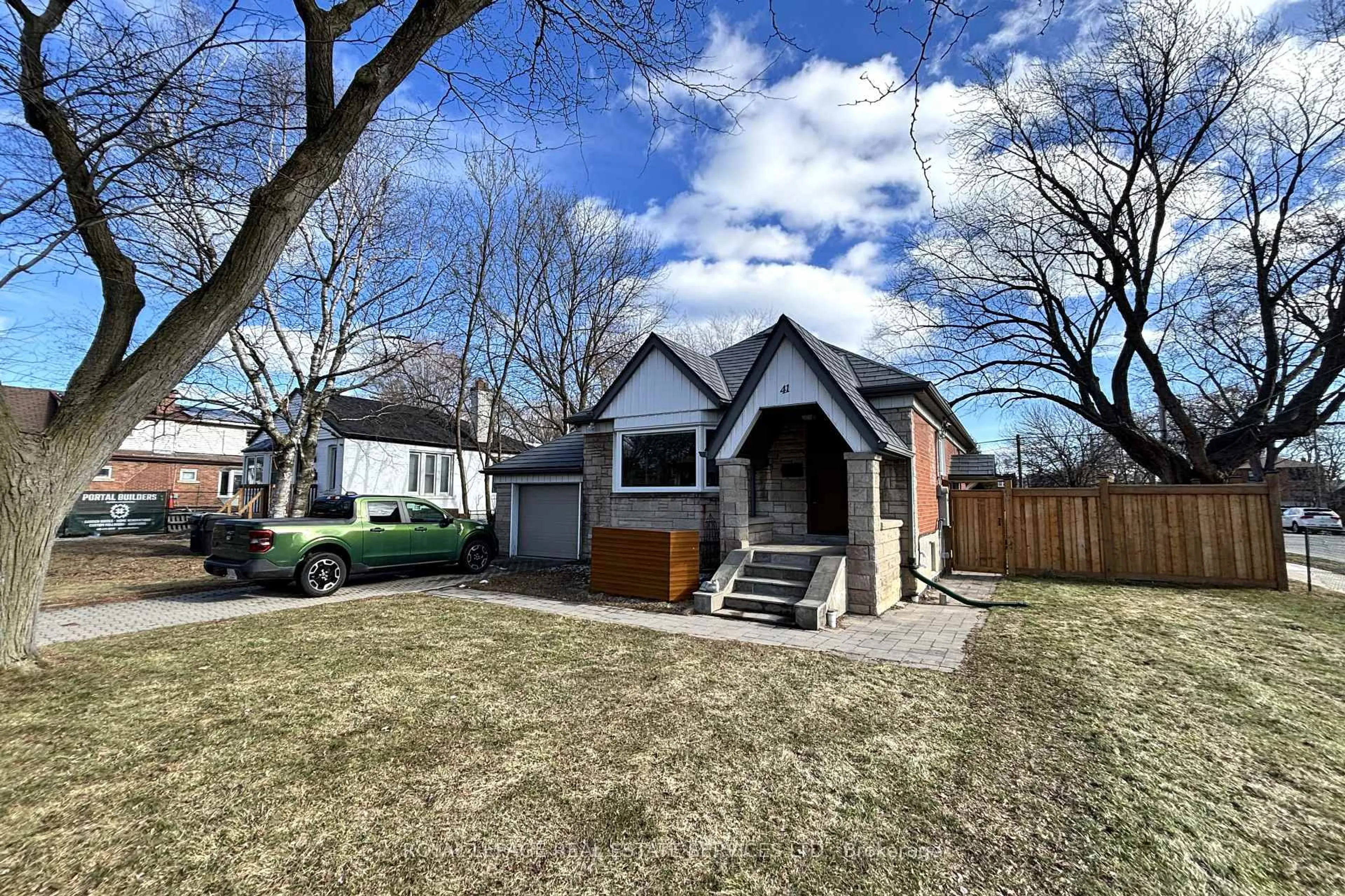 Unknown for 41 Ash Cres, Toronto Ontario M8W 1E4