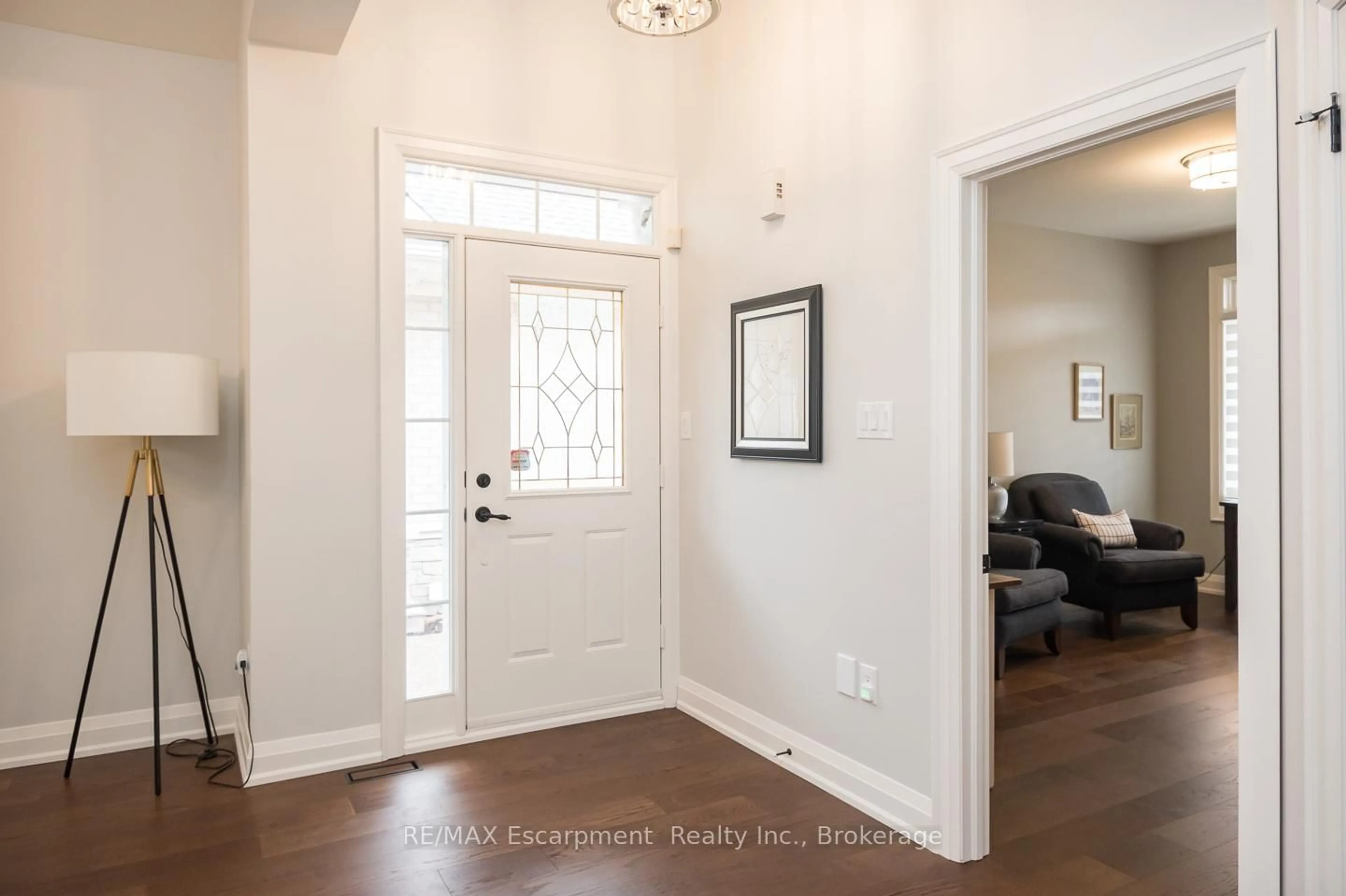 Indoor entryway for 4155 Stonebridge Cres, Burlington Ontario L7M 4N2