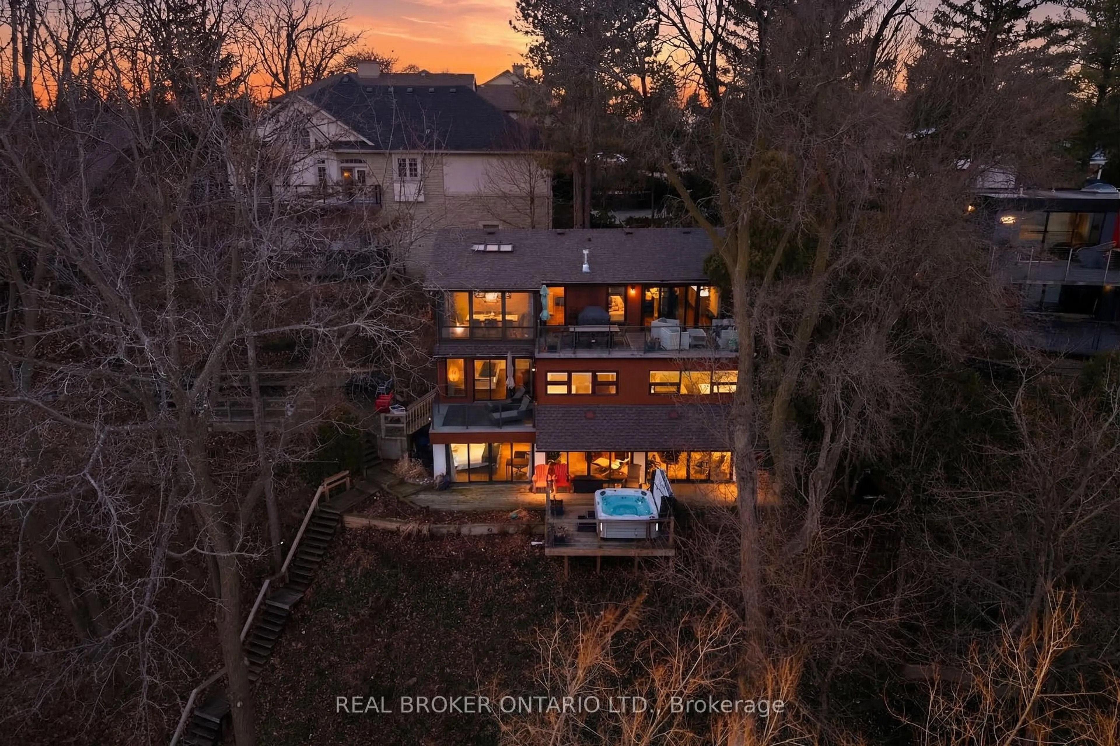 A pic from outside/outdoor area/front of a property/back of a property/a pic from drone, unknown for 868 Danforth Pl, Burlington Ontario L7T 1S2