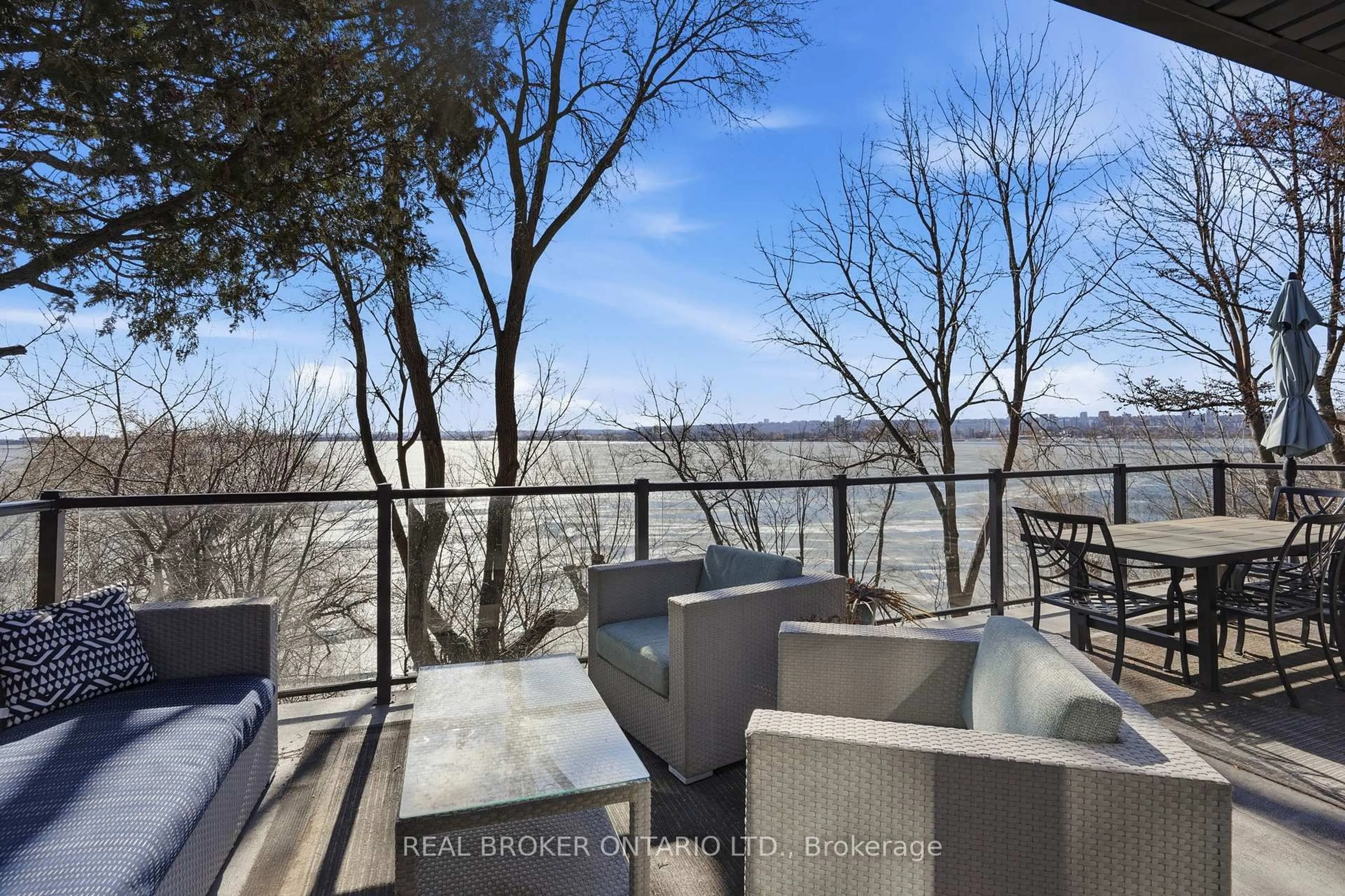 Patio, water/lake/river/ocean view for 868 Danforth Pl, Burlington Ontario L7T 1S2