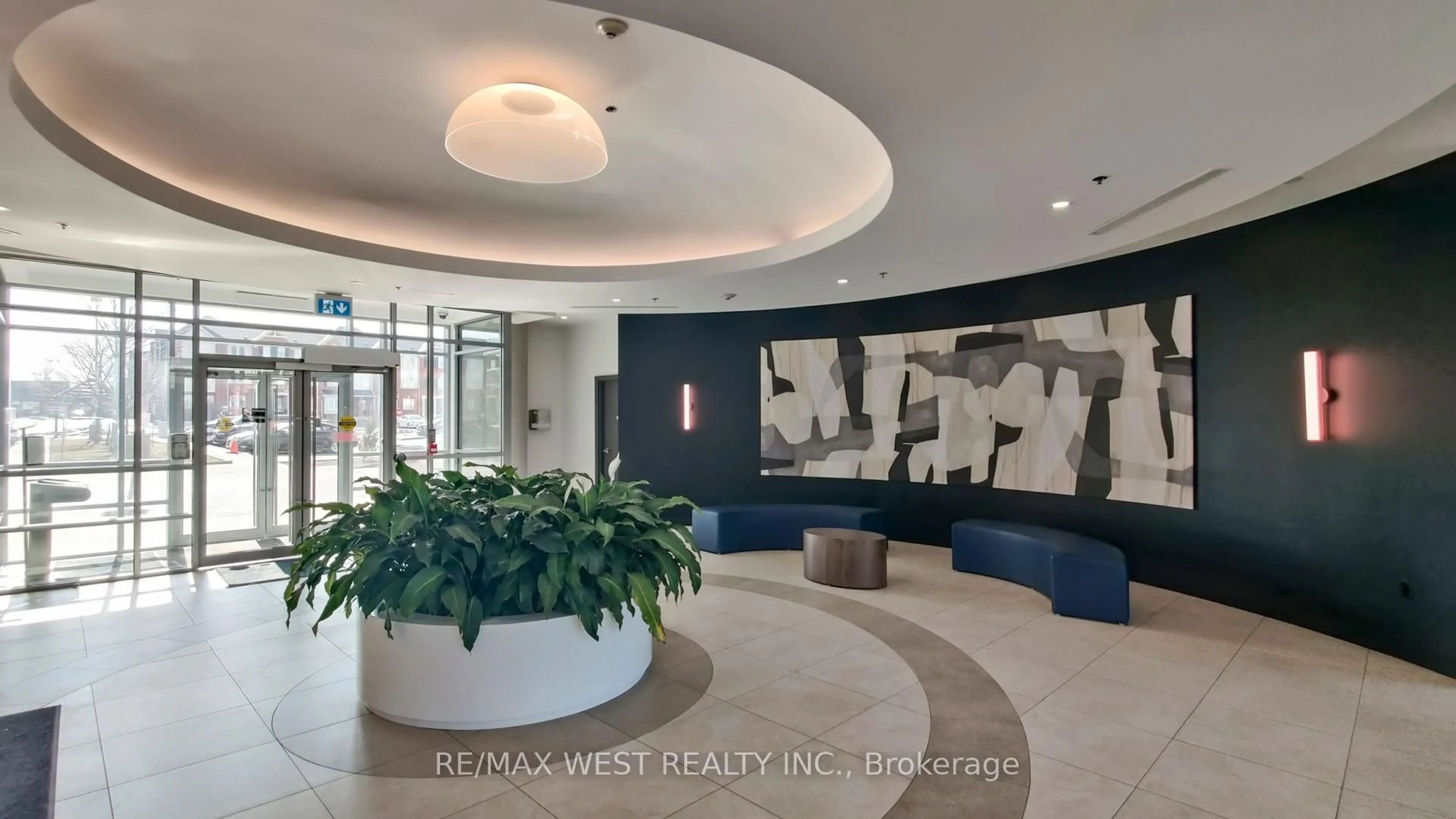 Lobby for 215 Queen St #2108, Brampton Ontario L6W 0A9