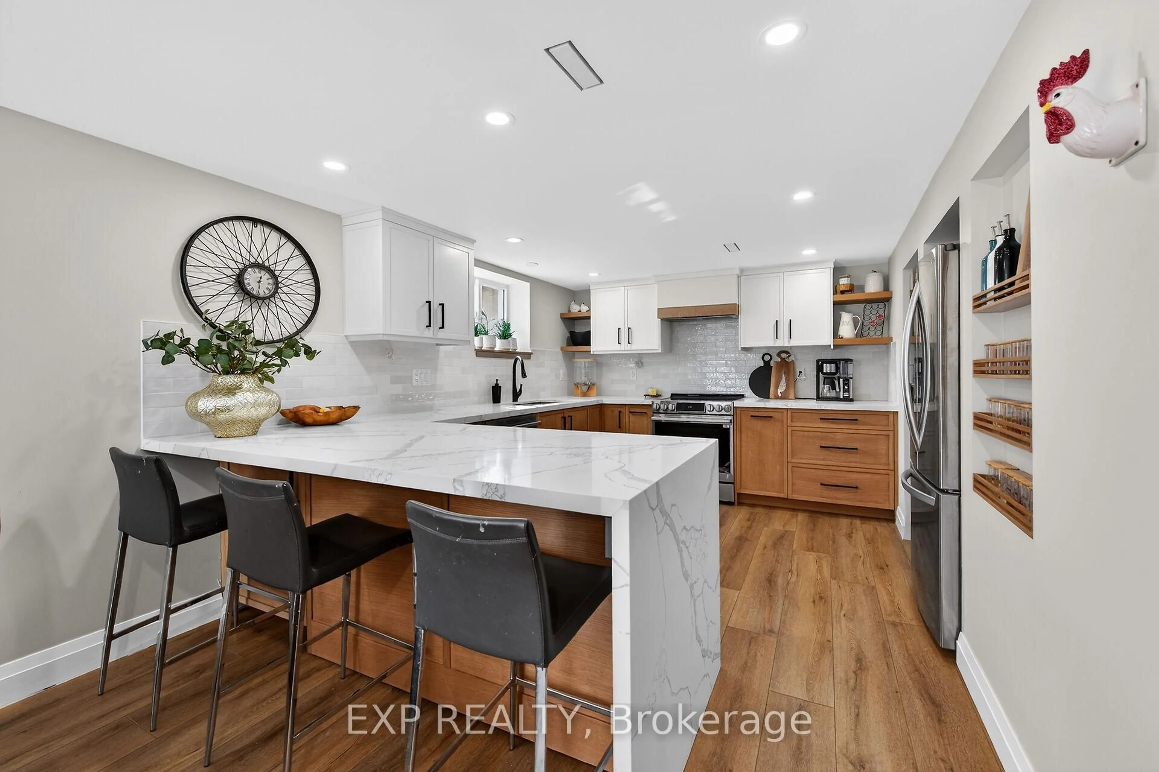 Open concept kitchen, unknown for 5418 ANTHONY Pl, Burlington Ontario L7L 3G8