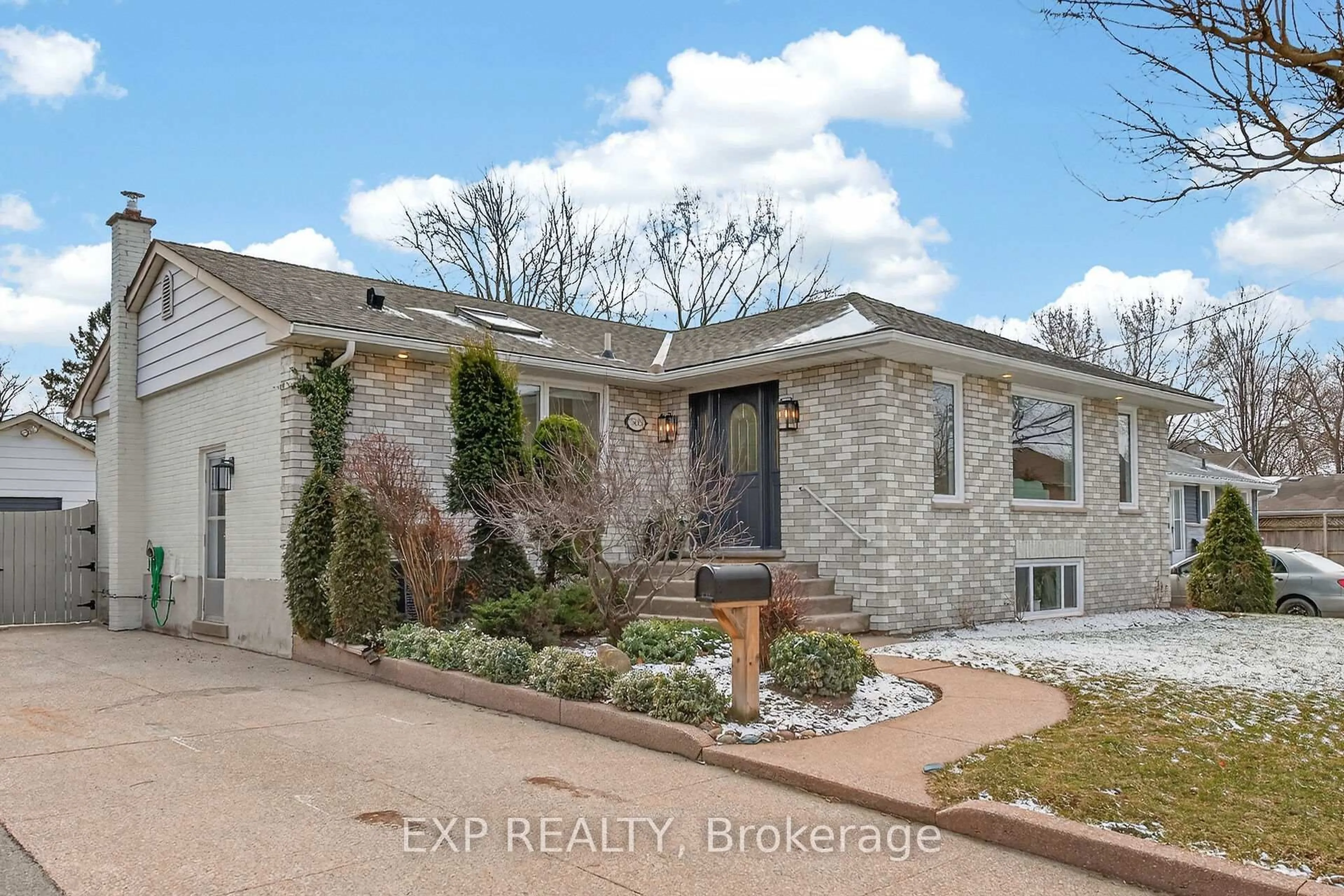 Home with brick exterior material, street for 5418 ANTHONY Pl, Burlington Ontario L7L 3G8