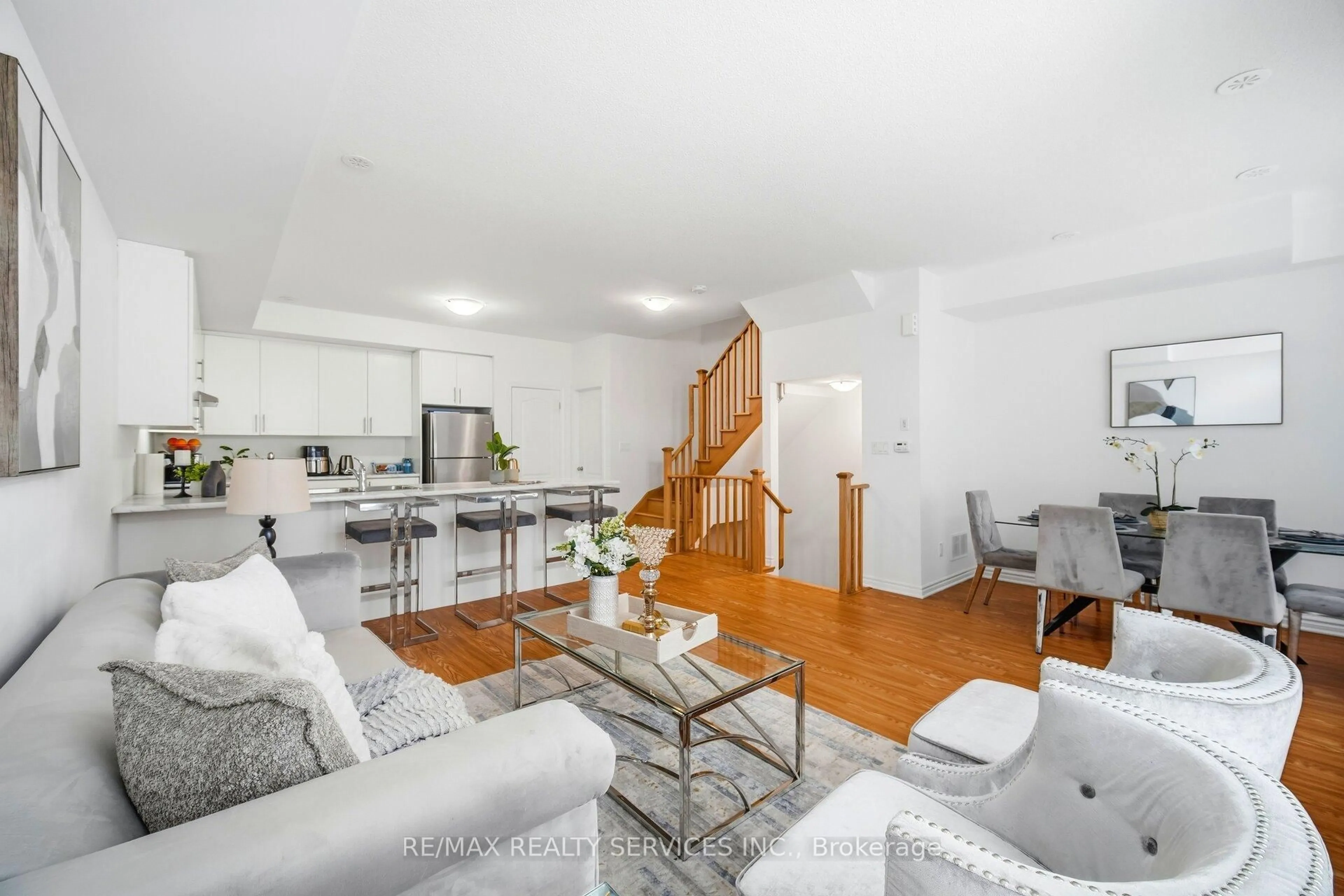 Living room with furniture, unknown for 47 Tiveron Ave, Caledon Ontario L7C 4L6