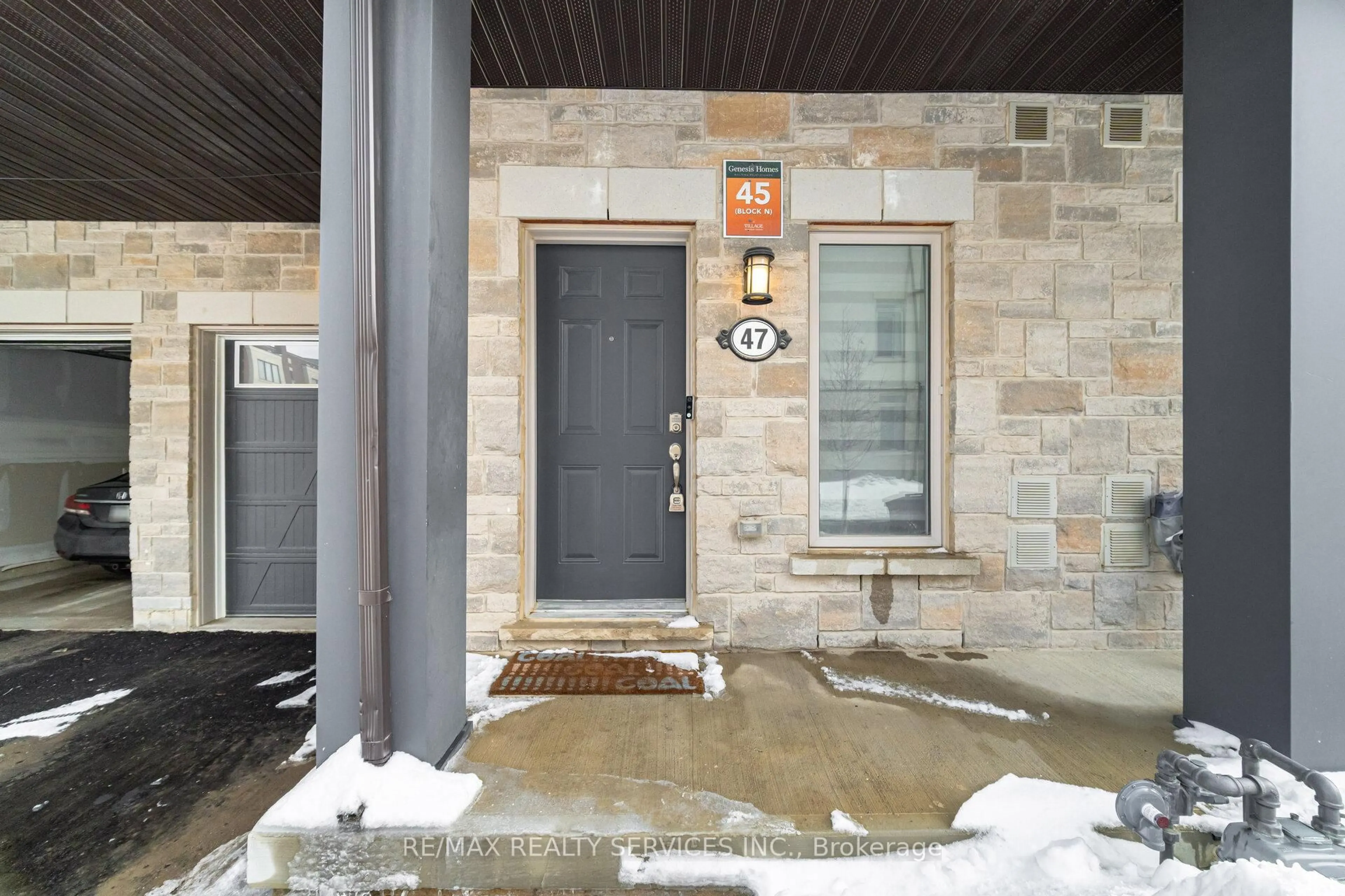 Indoor entryway for 47 Tiveron Ave, Caledon Ontario L7C 4L6