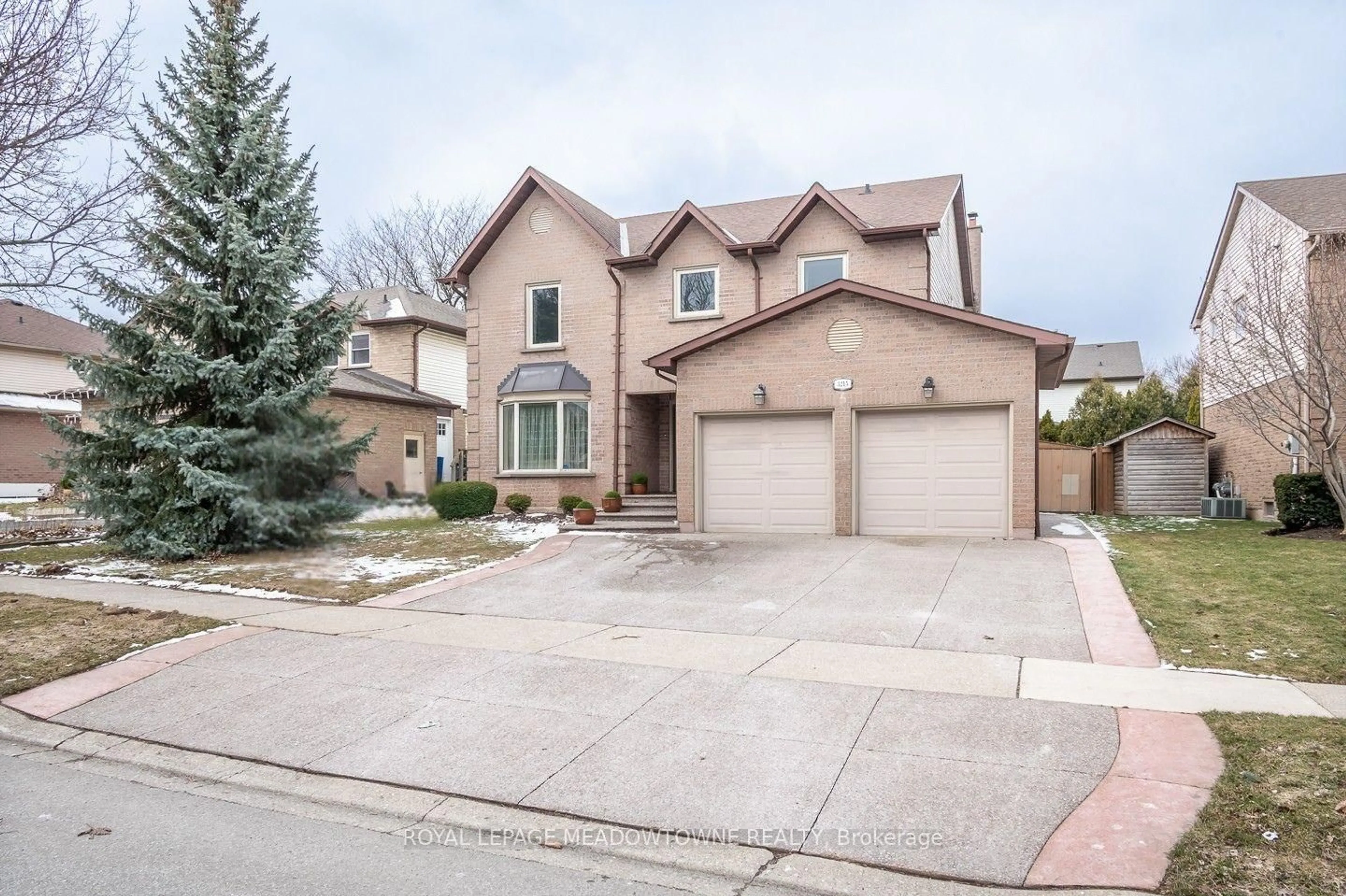 Home with brick exterior material, street for 3215 Pinemeadow Dr, Burlington Ontario L7M 2N6