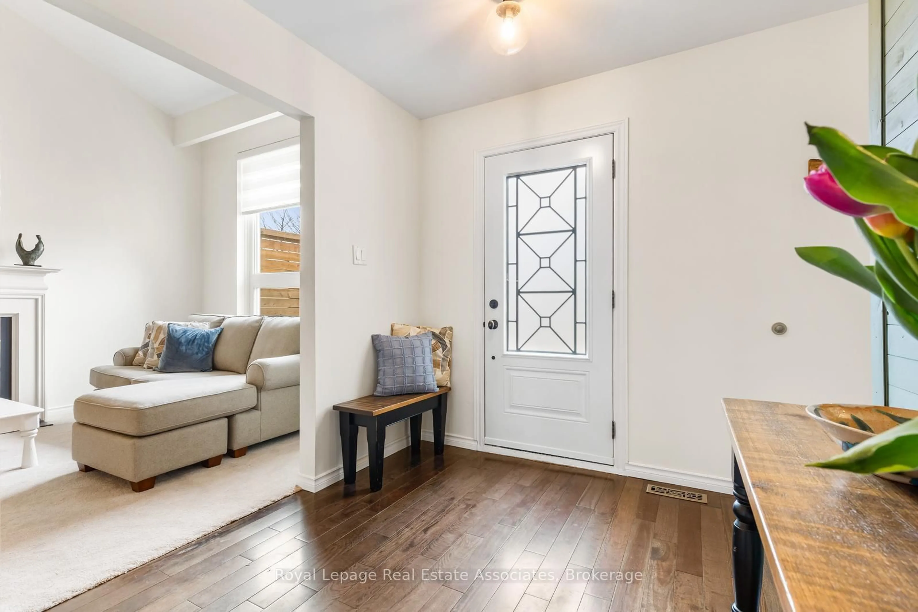 Indoor entryway for 3374 Tallmast Cres, Mississauga Ontario L5L 1H5