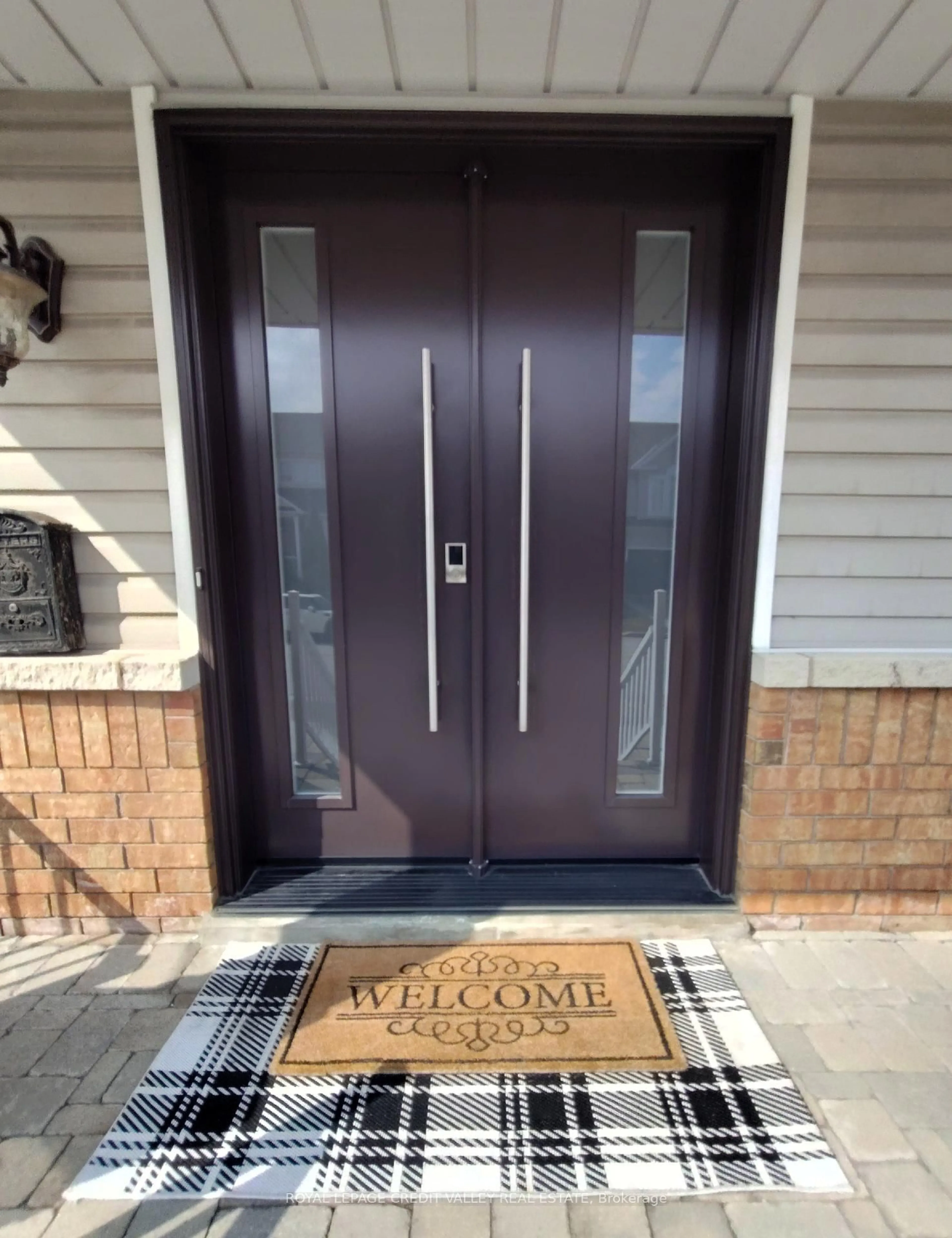 Indoor entryway for 1193 Knight Tr, Milton Ontario L9T 5R9