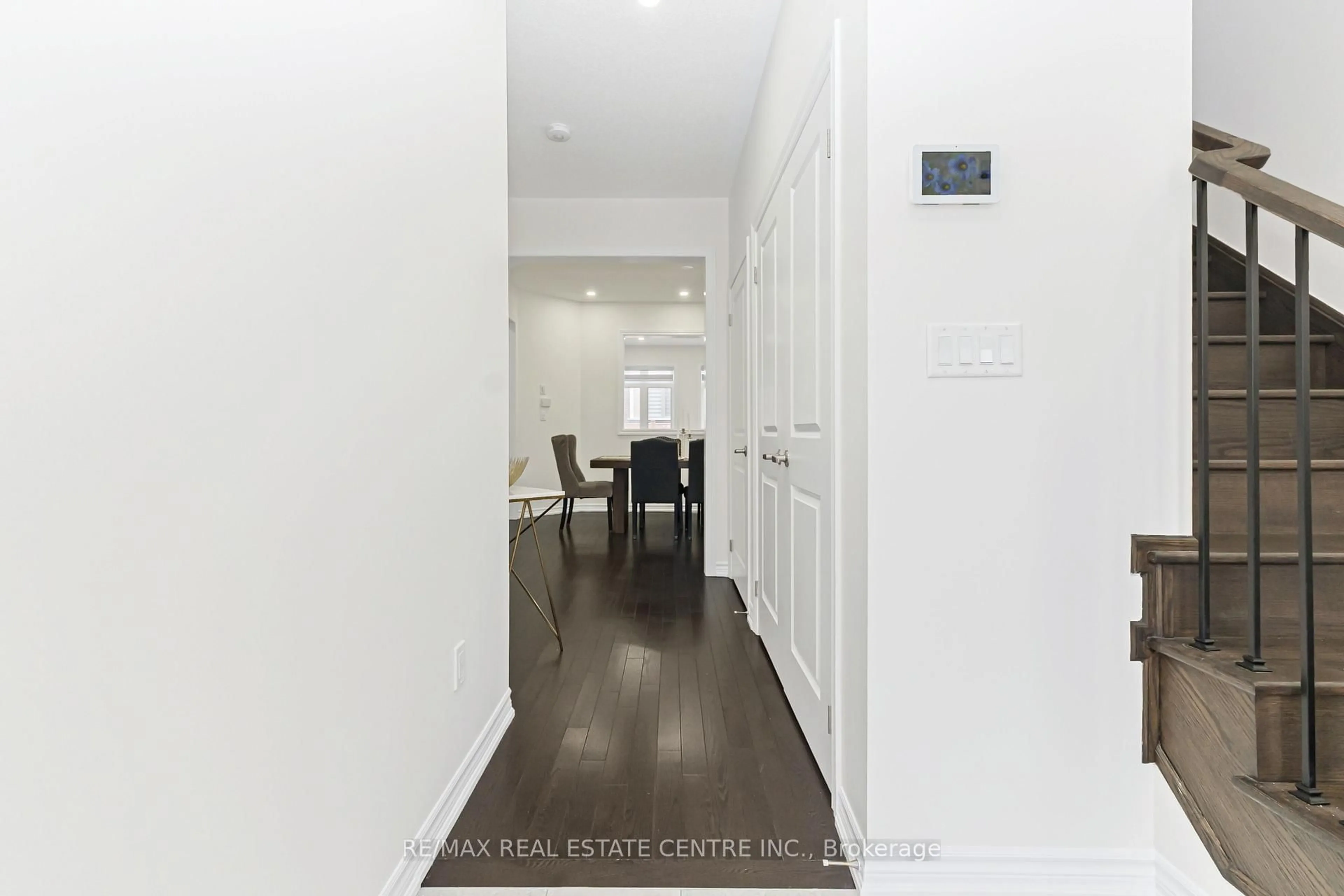 Indoor entryway for 35 Thornvalley Terr, Caledon Ontario L7C 4H9