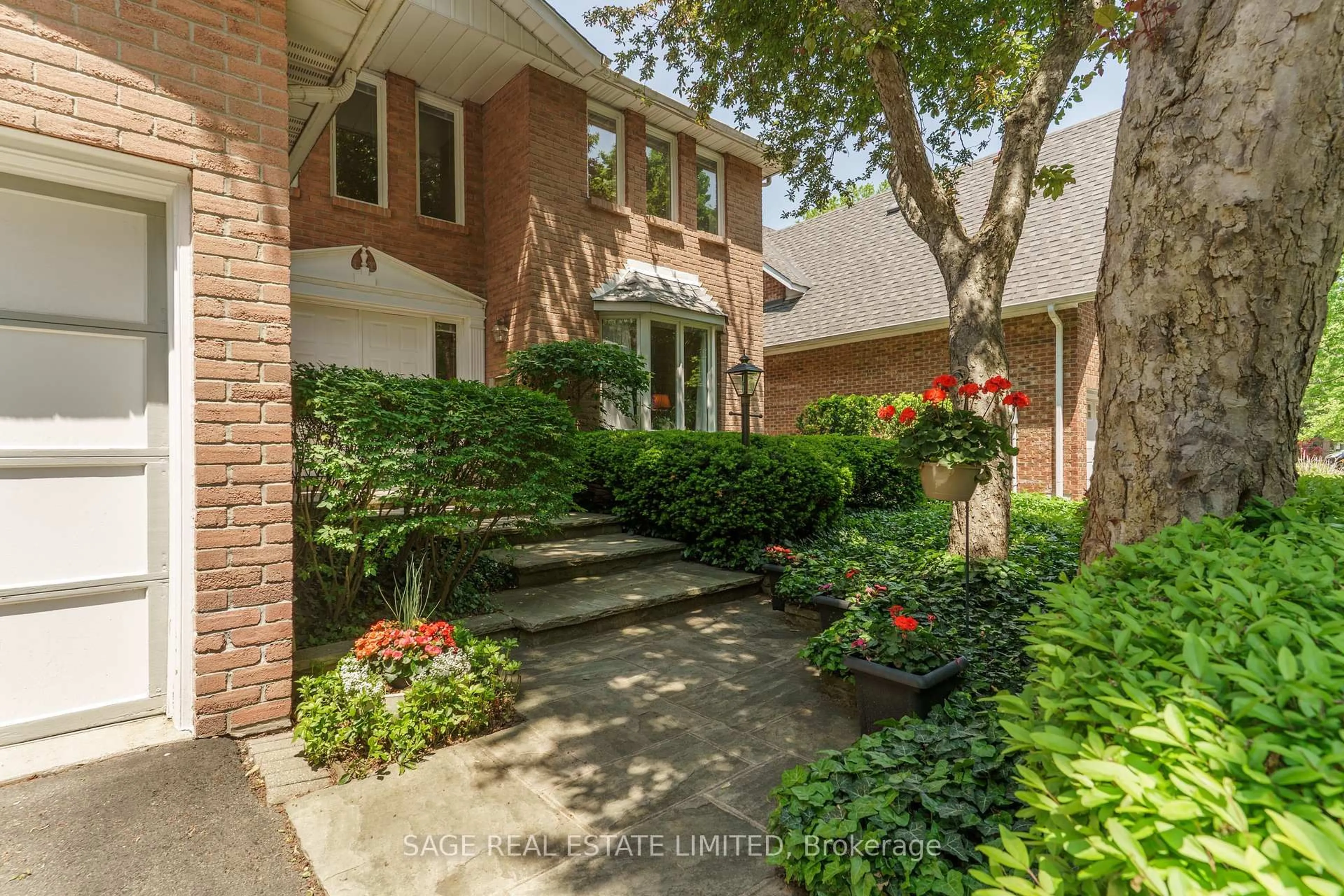 Home with brick exterior material, street for 1859 Sherwood Forrest Circ, Mississauga Ontario L5K 2G6
