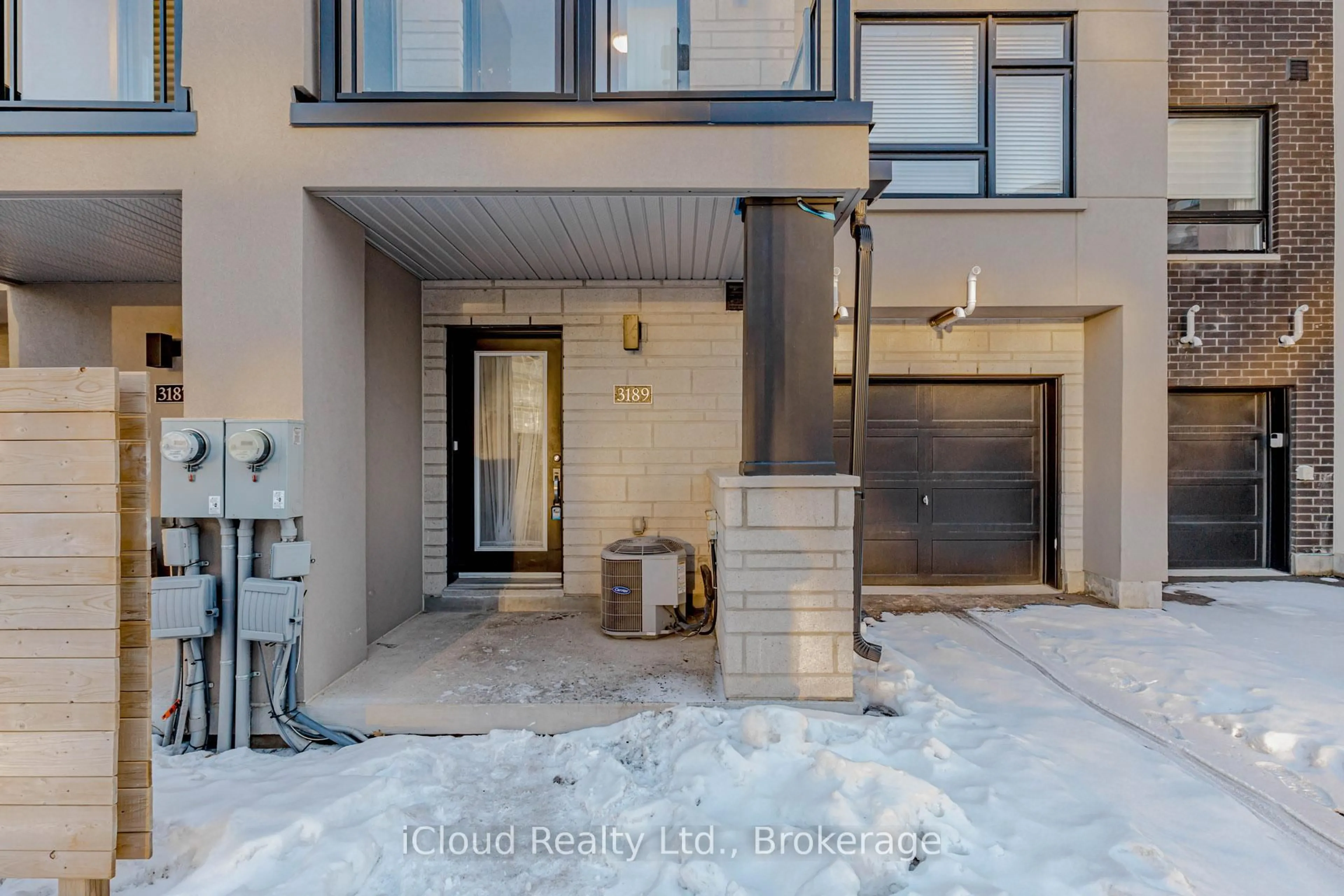 Indoor entryway for 3189 BASTEDO Common #69, Burlington Ontario L7M 0H4