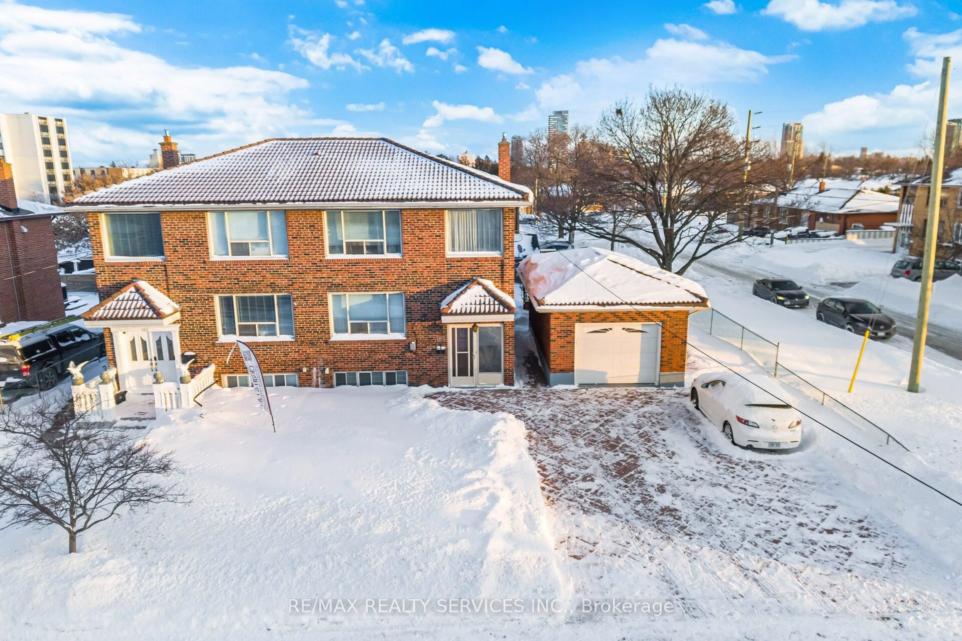 A pic from outside/outdoor area/front of a property/back of a property/a pic from drone, street for 183 Vodden St, Brampton Ontario L6V 1M9
