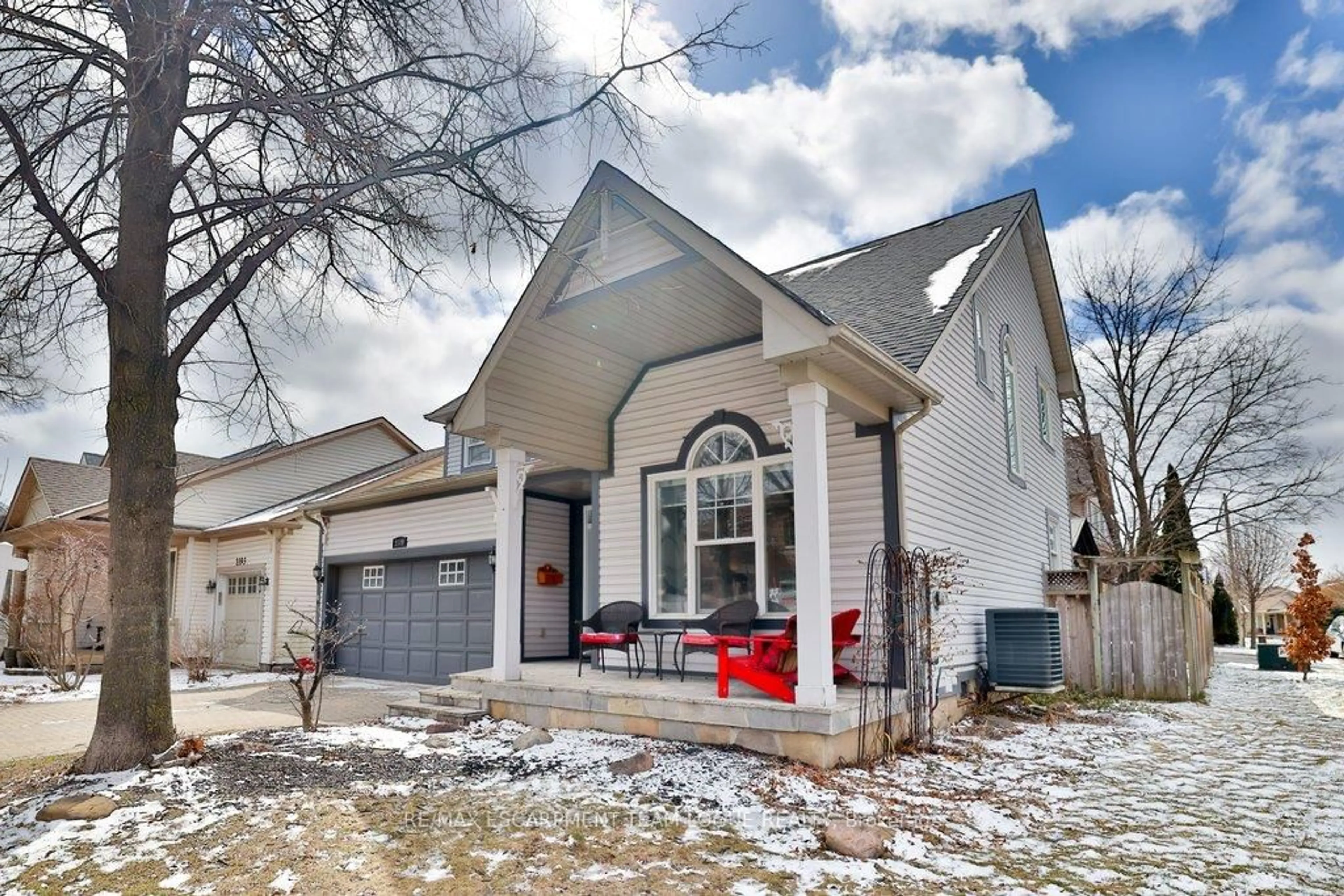 Home with brick exterior material, street for 2189 Woodglen Cres, Burlington Ontario L7L 6G9