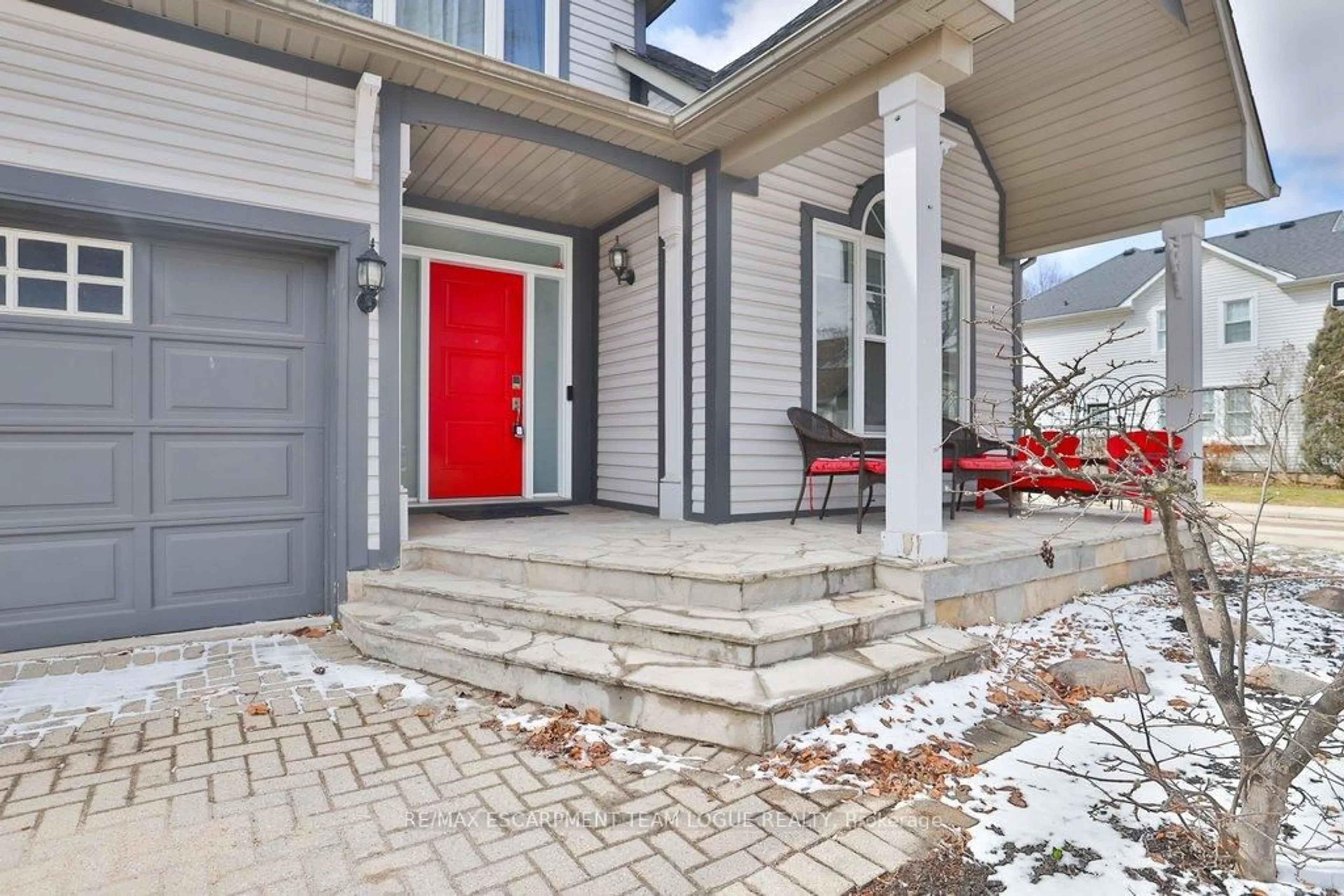 Home with brick exterior material, street for 2189 Woodglen Cres, Burlington Ontario L7L 6G9