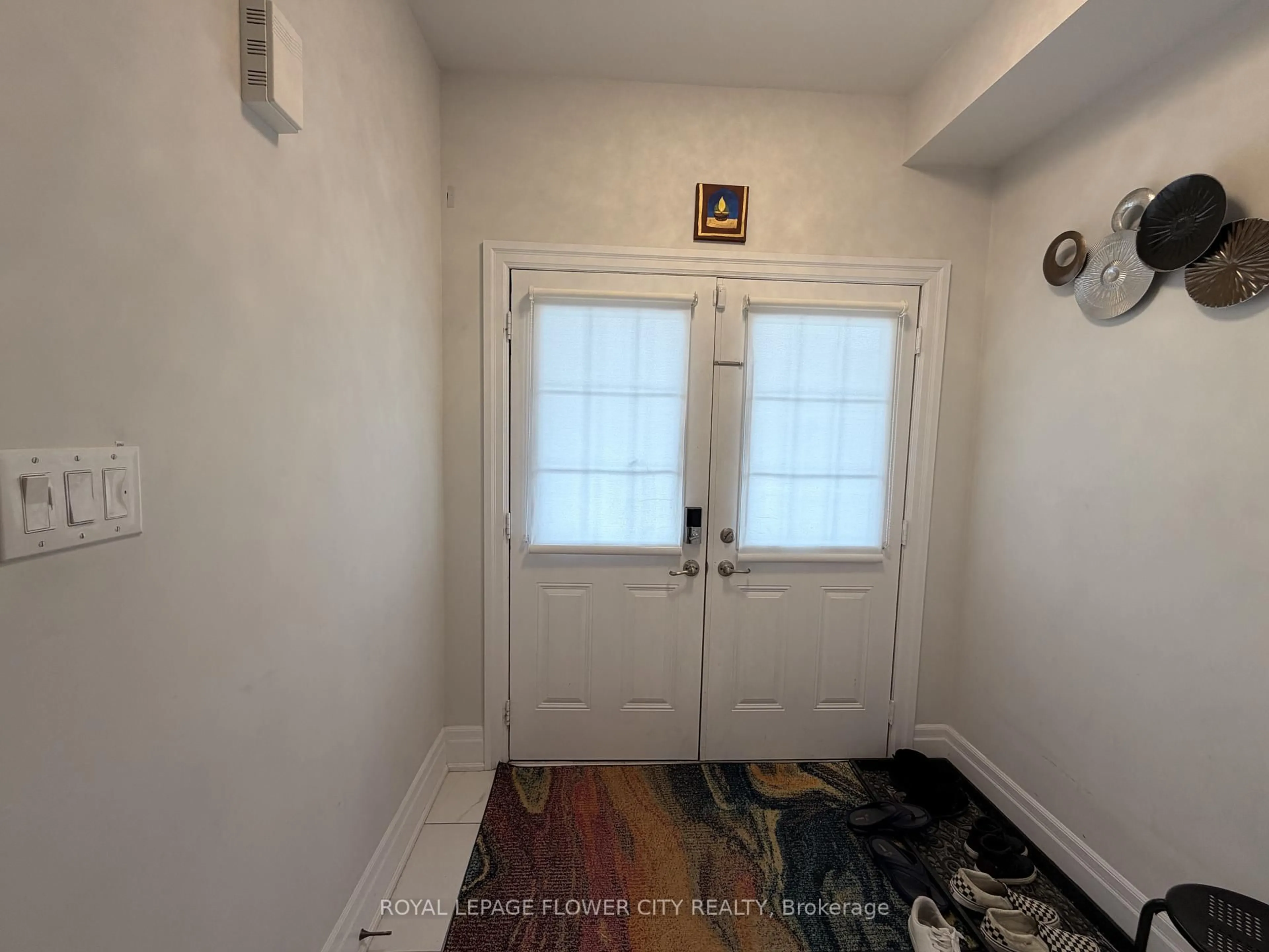 Indoor entryway for 7 Overstone Rd, Halton Hills Ontario L7G 0N5