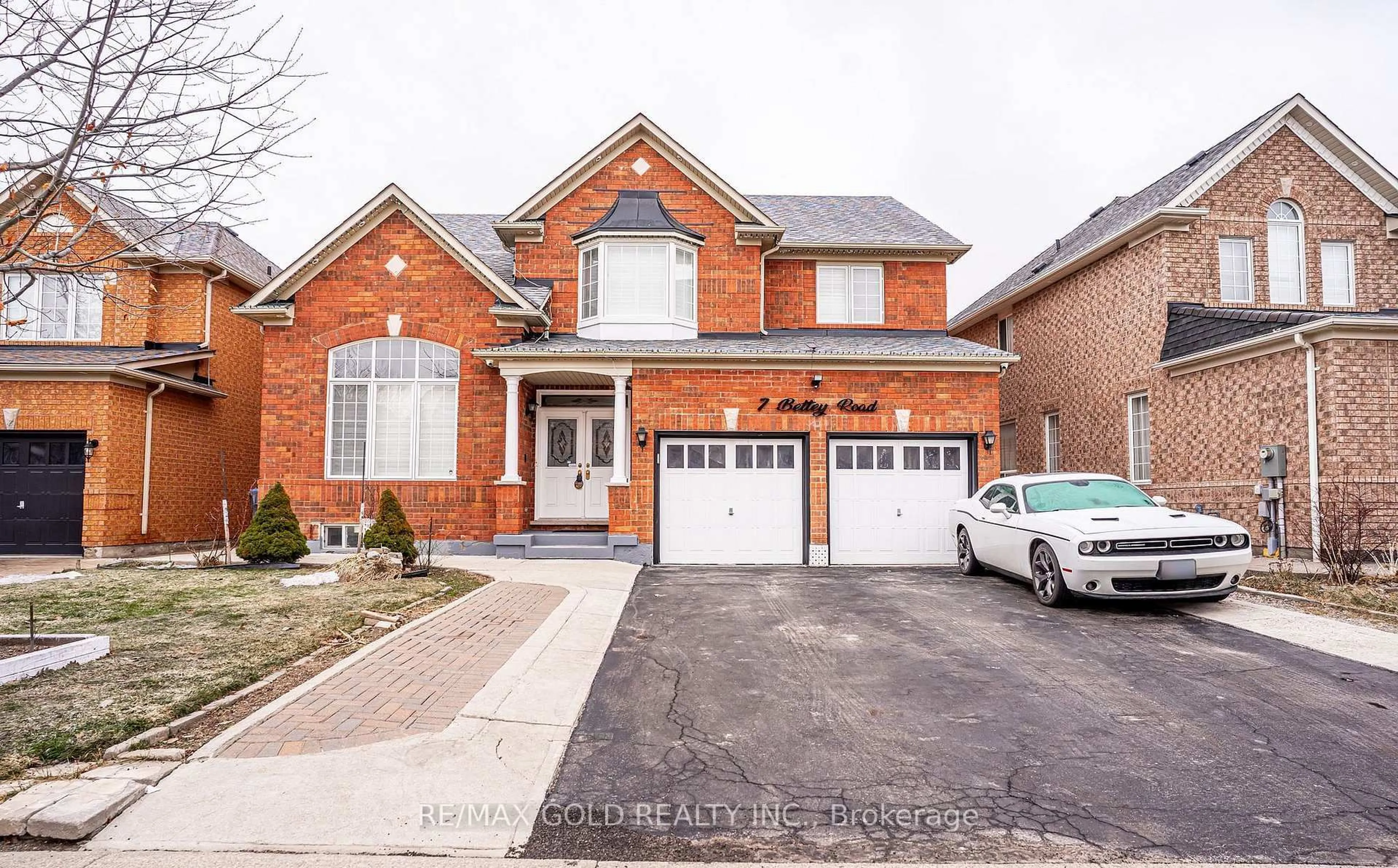 Home with brick exterior material, street for 7 Bettey Rd, Brampton Ontario L6P 1S9