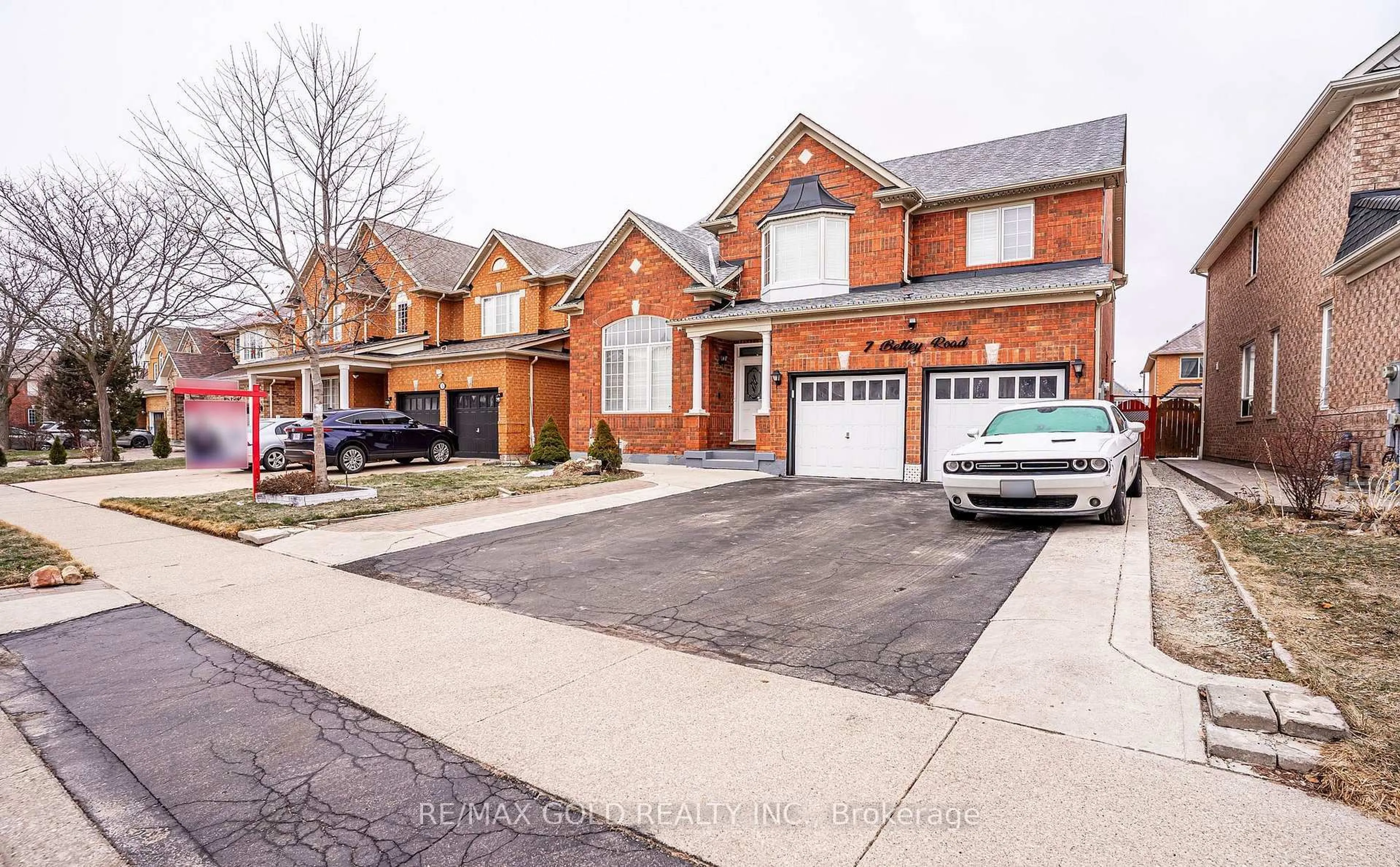 Home with brick exterior material, street for 7 Bettey Rd, Brampton Ontario L6P 1S9