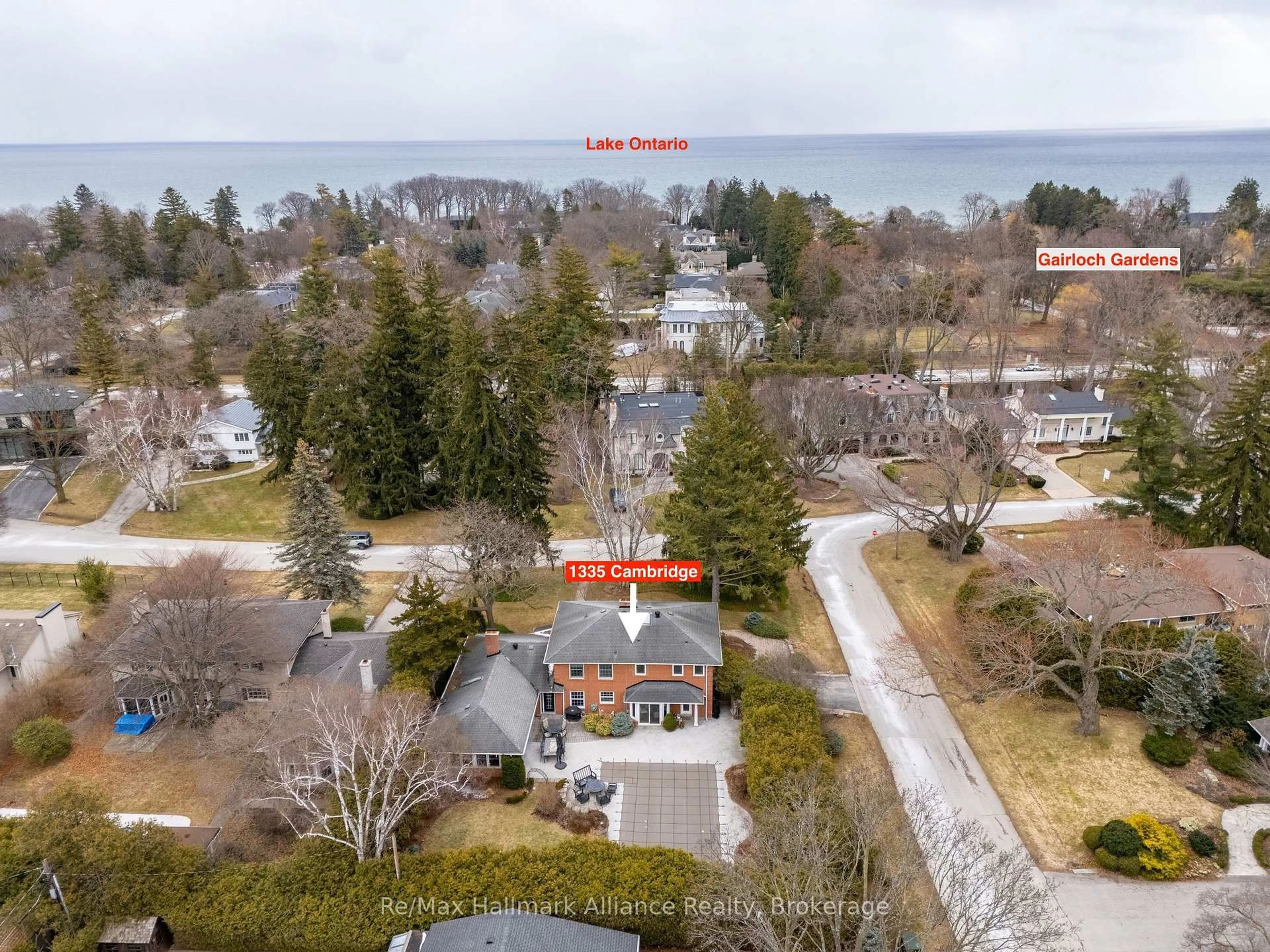 A pic from outside/outdoor area/front of a property/back of a property/a pic from drone, water/lake/river/ocean view for 1335 Cambridge Dr, Oakville Ontario L6J 1S4