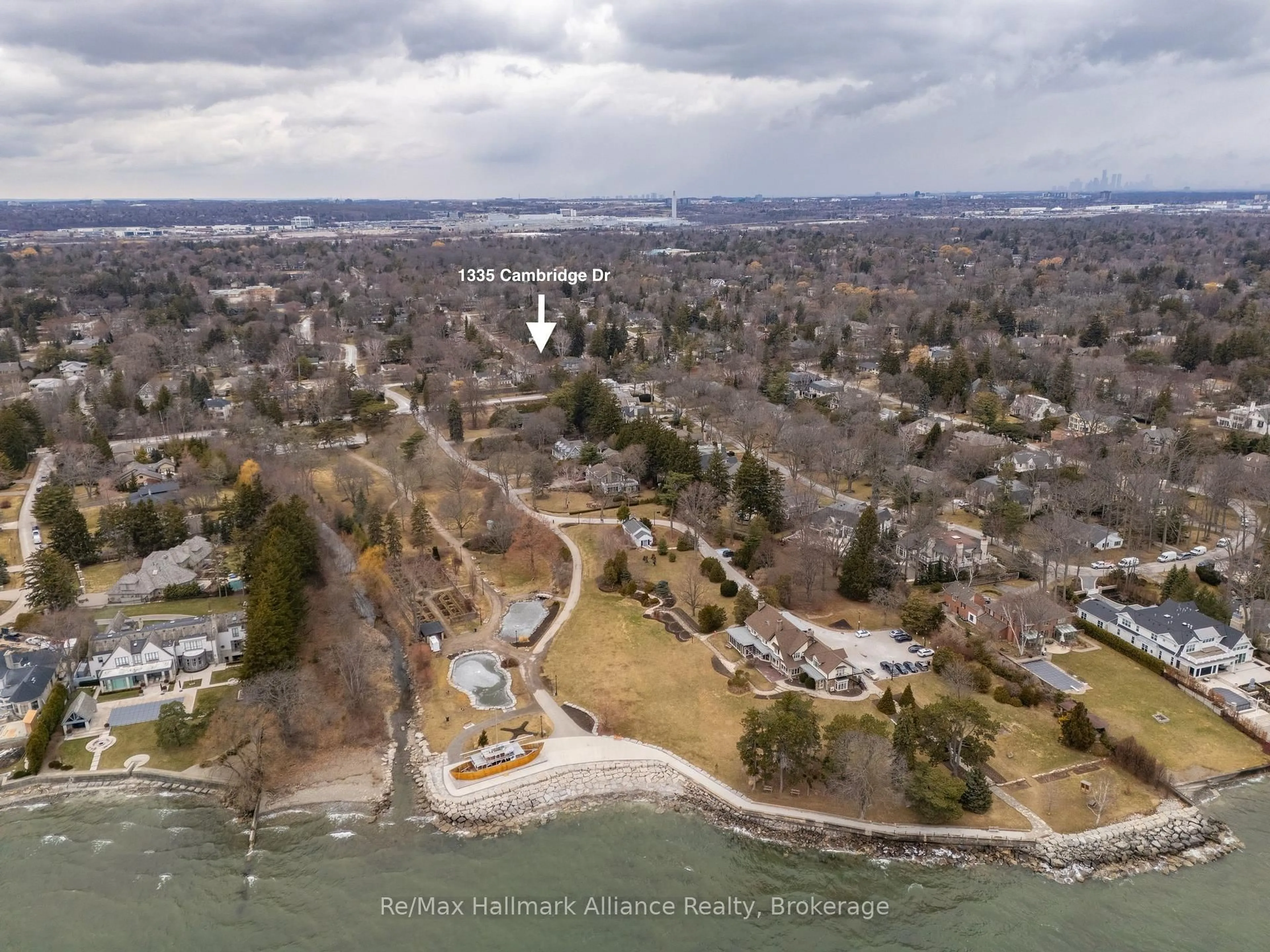 A pic from outside/outdoor area/front of a property/back of a property/a pic from drone, water/lake/river/ocean view for 1335 Cambridge Dr, Oakville Ontario L6J 1S4